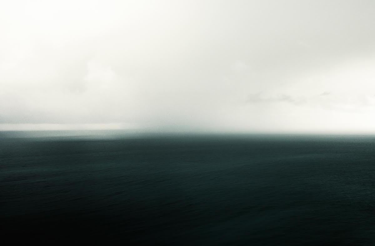 Bernhard Quade Color Photograph – Seesee Schottland III