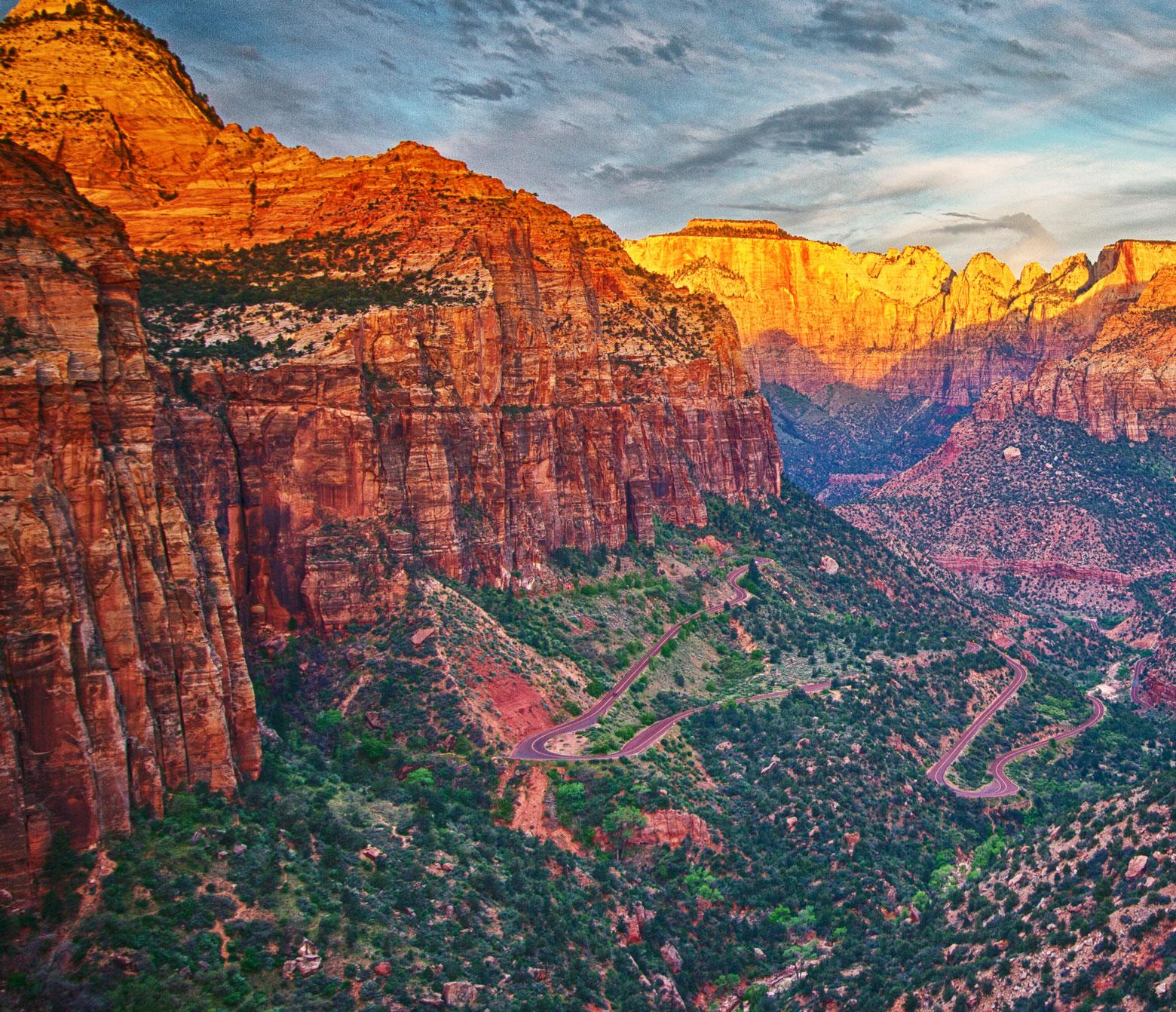 Sunrise, Canyon Overlook - Photograph by Vahé Peroomian