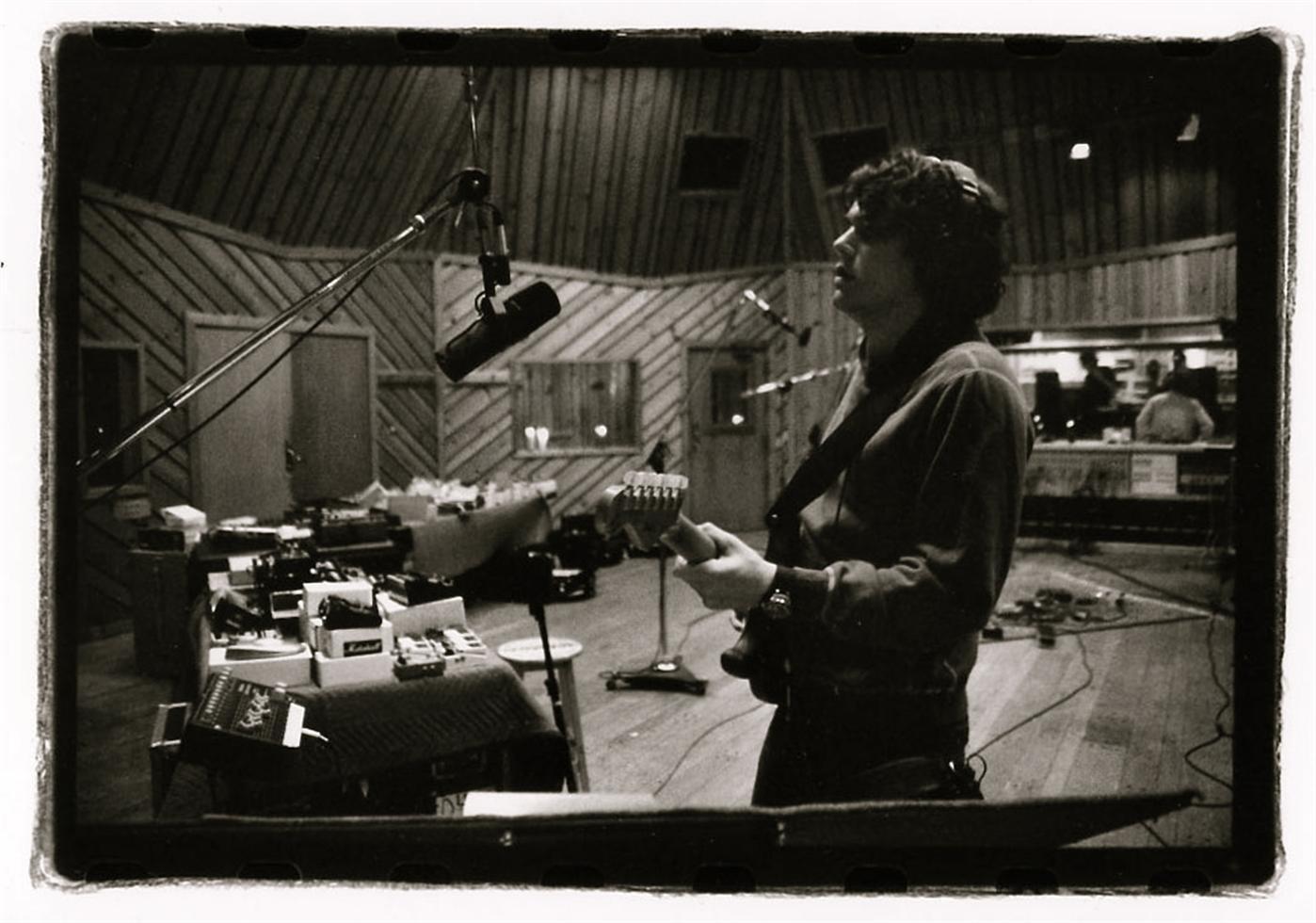 Sam Erickson Black and White Photograph – John Mayer, „Apokaly Electric“