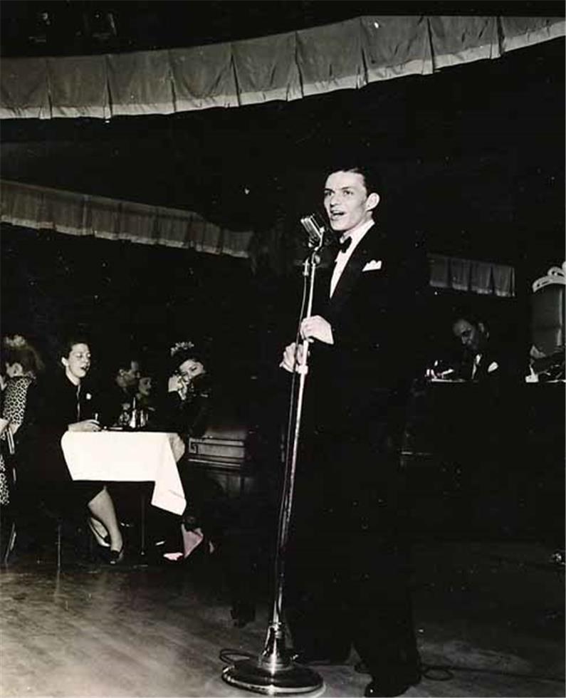 Peter Martin Black and White Photograph - Frank Sinatra, Nightclub, 1943