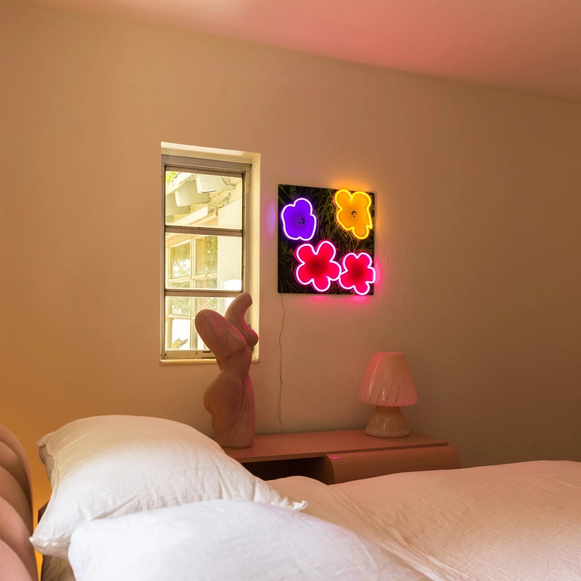 AFTER ANDY WARHOL – Blumen YP x Andy Warhol. Design Neon LED Lampe. Pop-Art im Angebot 3