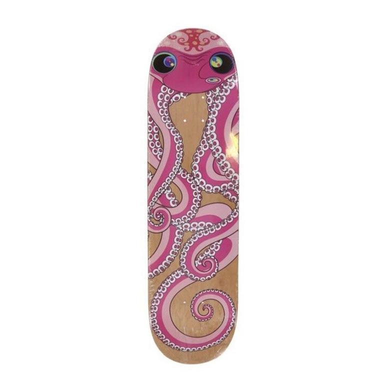 Oktopus frisst sein eigenes Bein (rosa)
Datum der Erstellung: 2017
Medium: Offsetdruck
Medien: Wod
Auflage: Limitiert
Größe: 80 x 20 cm
Beobachtungen: Diese Skateboards wurden 2017 von ComplexCon als Teil des exklusiven und limitierten Merch (obwohl