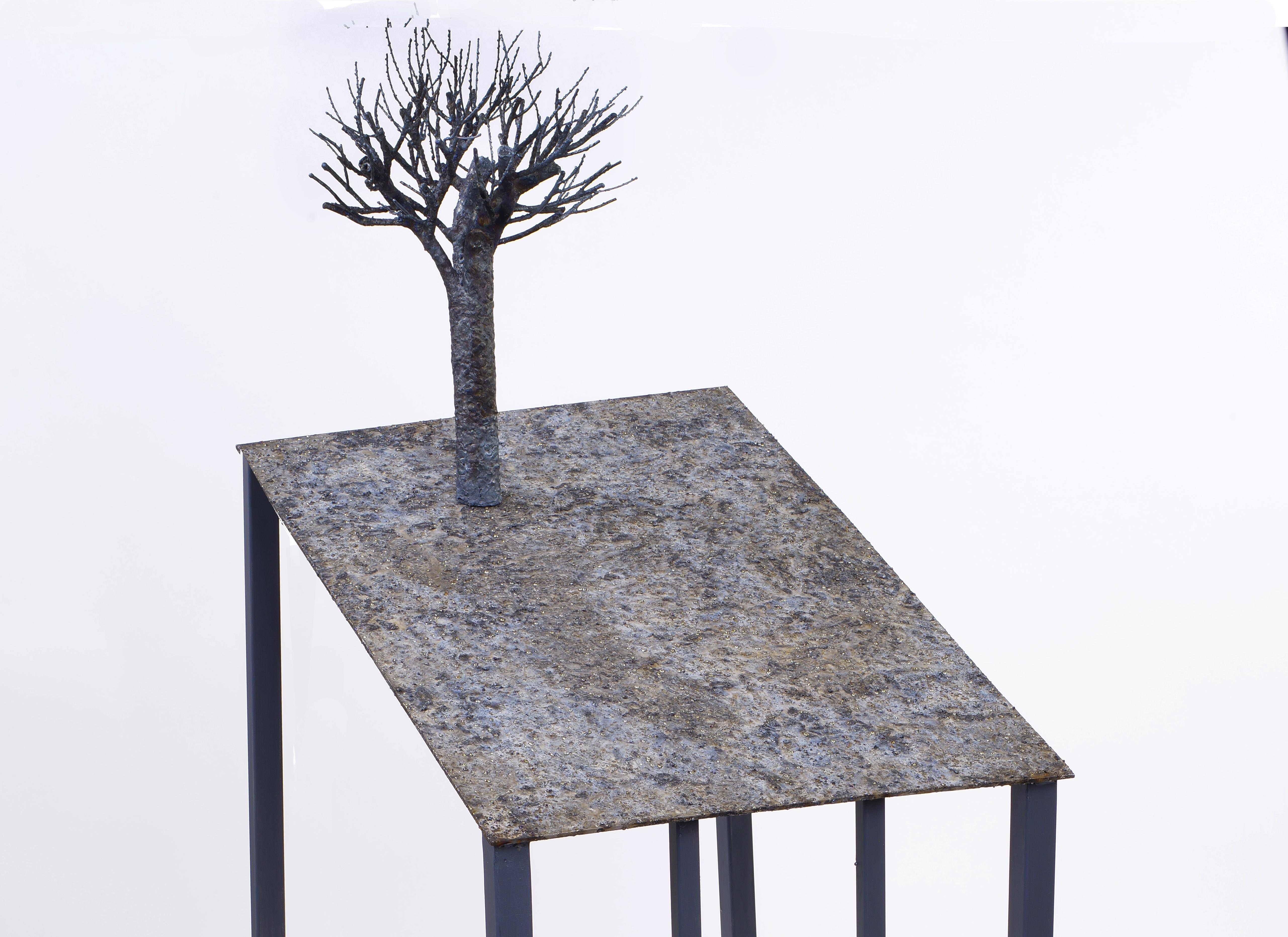 Lectern mit Apfel – Jean-Paul Rti, 21. Jahrhundert, Zeitgenössische Metallskulptur – Sculpture von Jean-Paul Réti