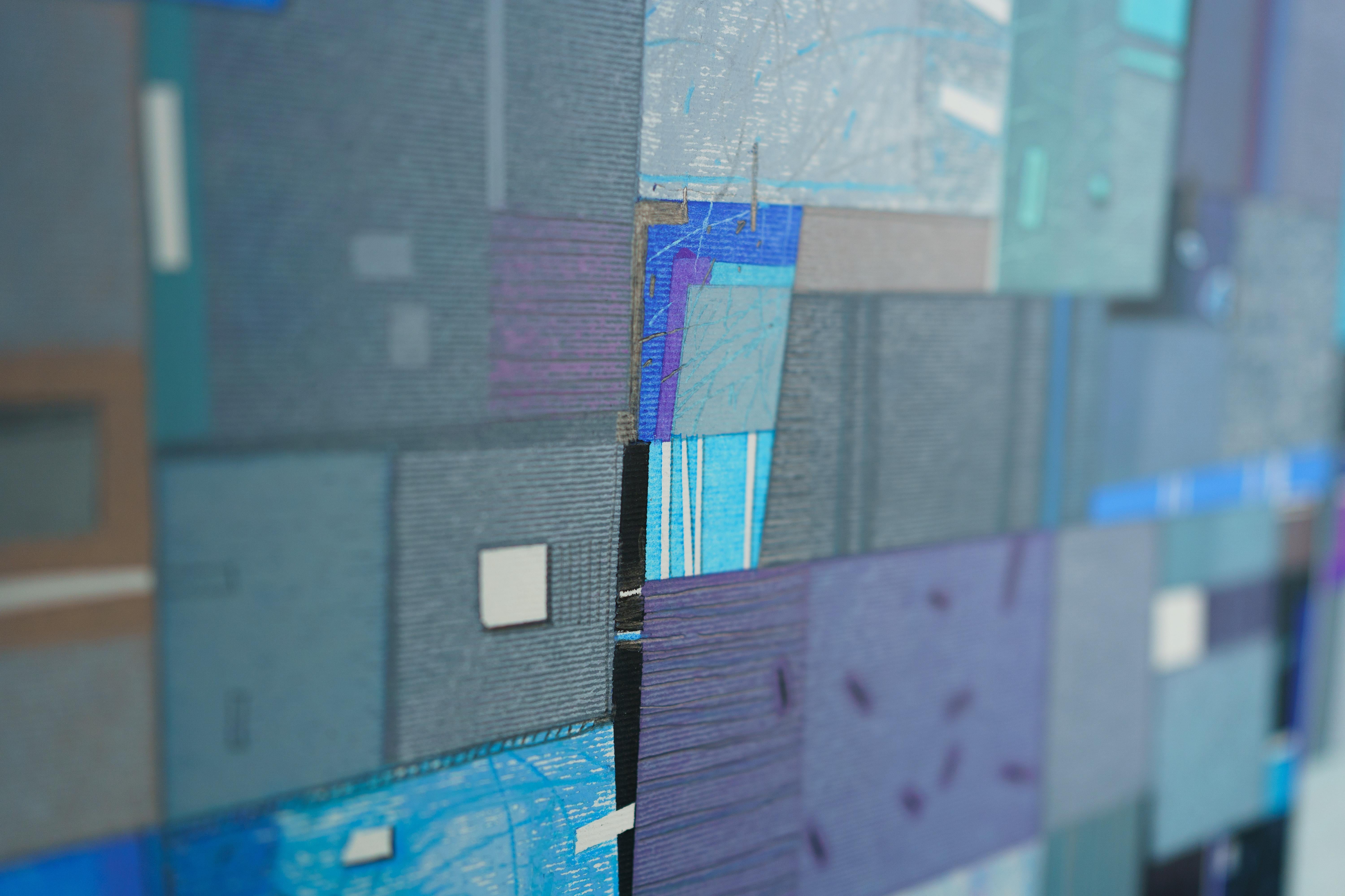 Blue Town - Paysage urbain contemporain Pastel d'huile  Peinture, tons bleus - Gris Landscape Art par Janusz Kokot