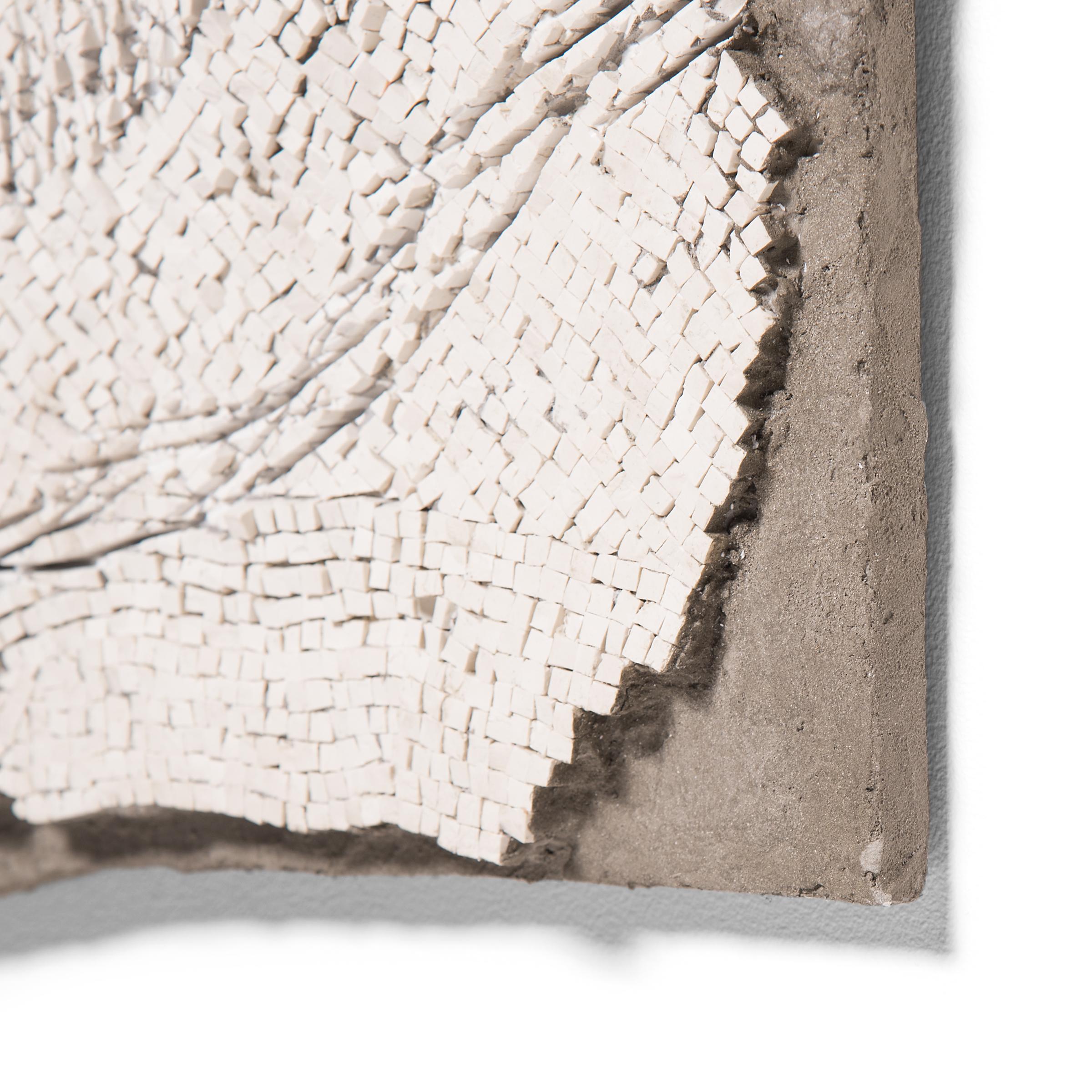 Leader della rinascita dell'artigianato interculturale, l'artista giapponese Toyoharu Kii crea i suoi intricati mosaici con marmo italiano tagliato a mano e smalti, vetro veneziano prodotto dalla stessa famiglia italiana da oltre 400 anni.