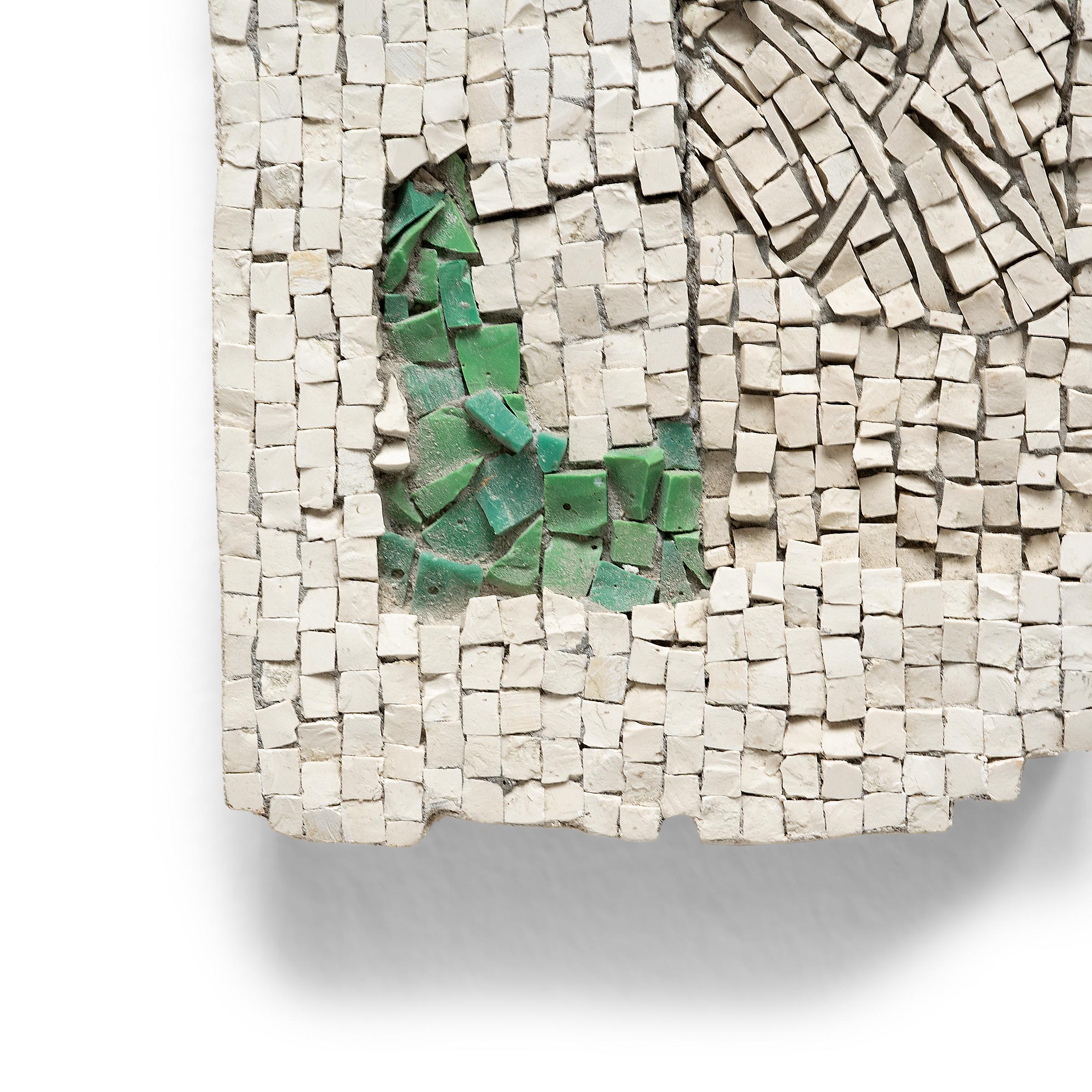 « Green in the Corners », mosaïque de supports mixtes, 2021 - Abstrait Mixed Media Art par Toyoharu Kii