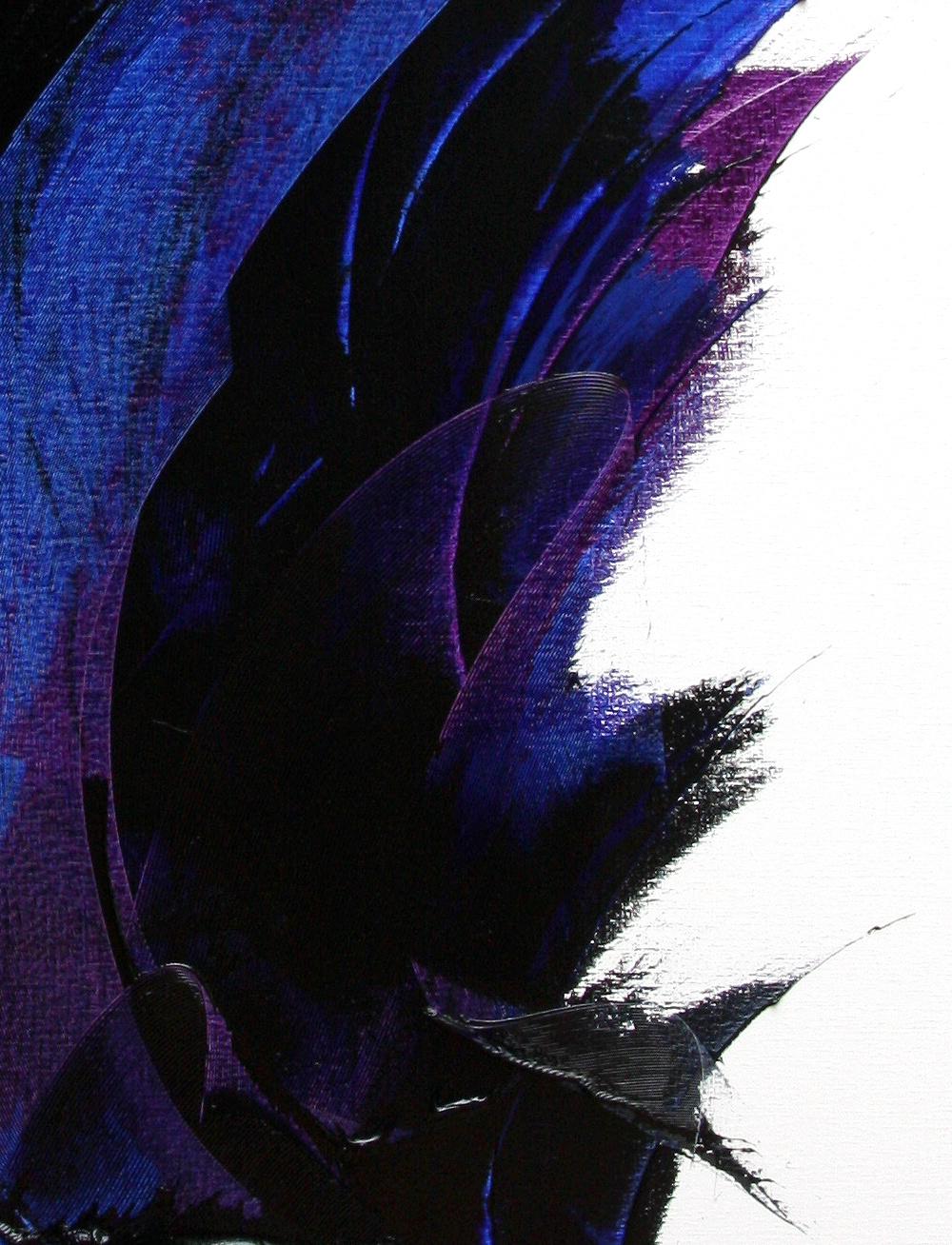 Dieses große Kunstwerk ist ein wahres Meisterwerk.  Der Kamm verleiht den tiefblauen aufsteigenden Bewegungen eine überraschende Transparenz, während die violetten Schattierungen die Stärke der Schwarztöne irgendwie verstärken.  Doch die schwarzen