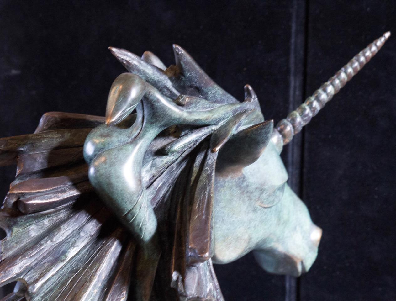 „Das Einhorn“:: Büste eines Einhorns:: geritten von einer herrlichen Bronzeskulptur 3
