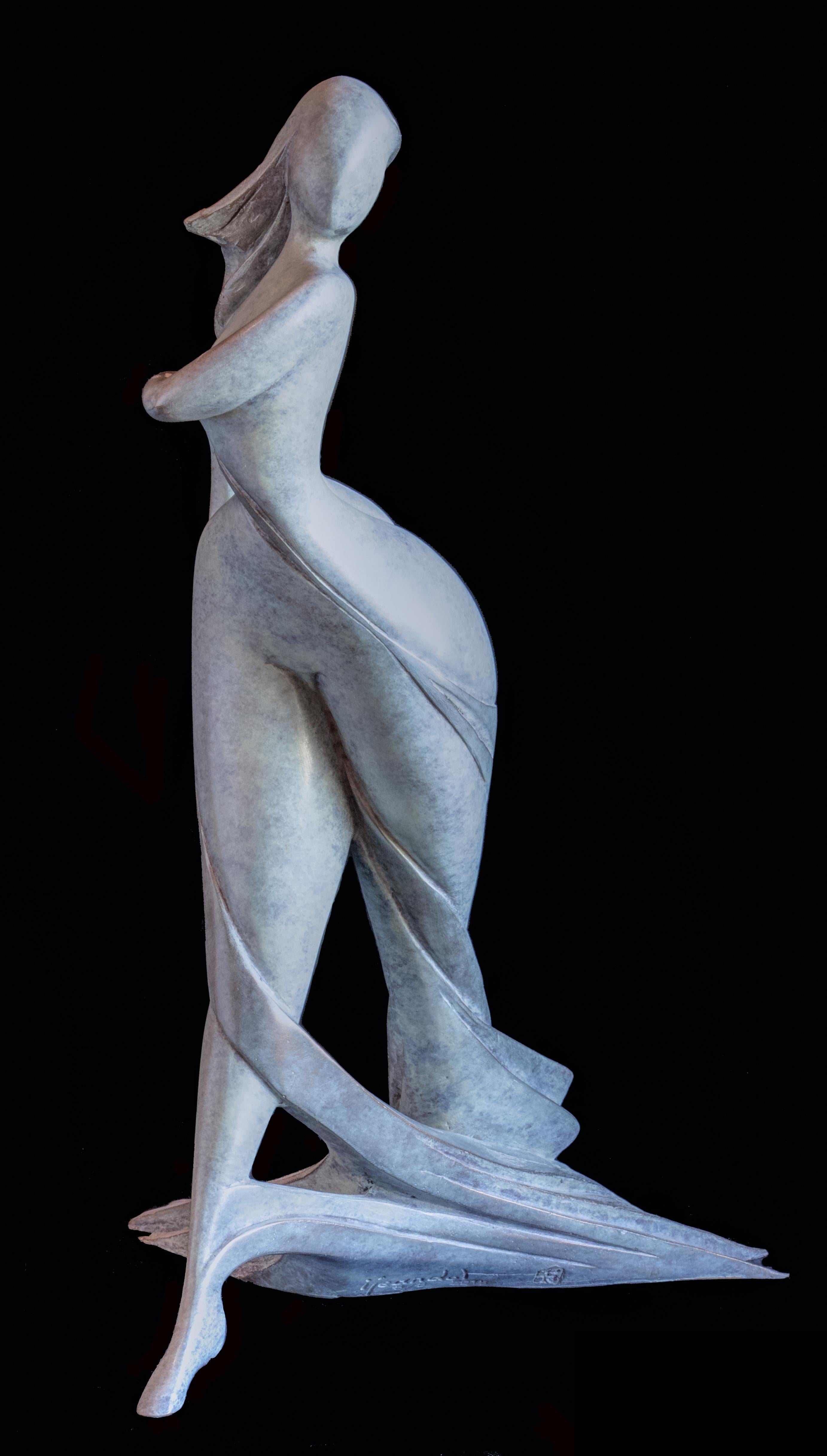 « Amazone », femme nue marchant regardant sur le côté, sculpture figurative en bronze  - Contemporain Sculpture par Isabelle Jeandot