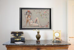 "Traviesa", Mujer desnuda tumbada sobre sus brazos con las piernas cruzadas y flores