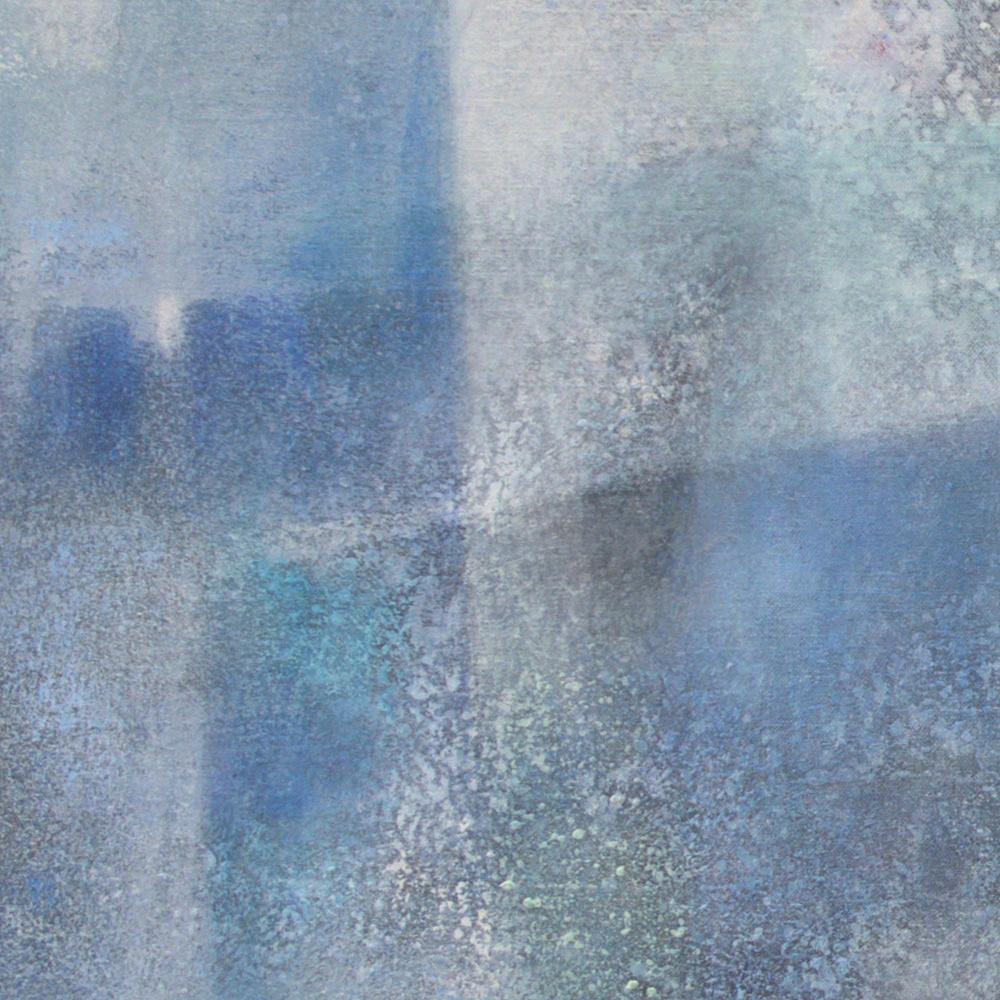 Dieses Kunstwerk zeigt ein Gewirr aus weißen und blauen Rechtecken und geometrischen Grundformen auf einem strukturierten Untergrund. Oben in der Mitte fallen aquamarin/türkisfarbene, fast vertikale Streifen von oben herab, und ein dunkelroter Flor