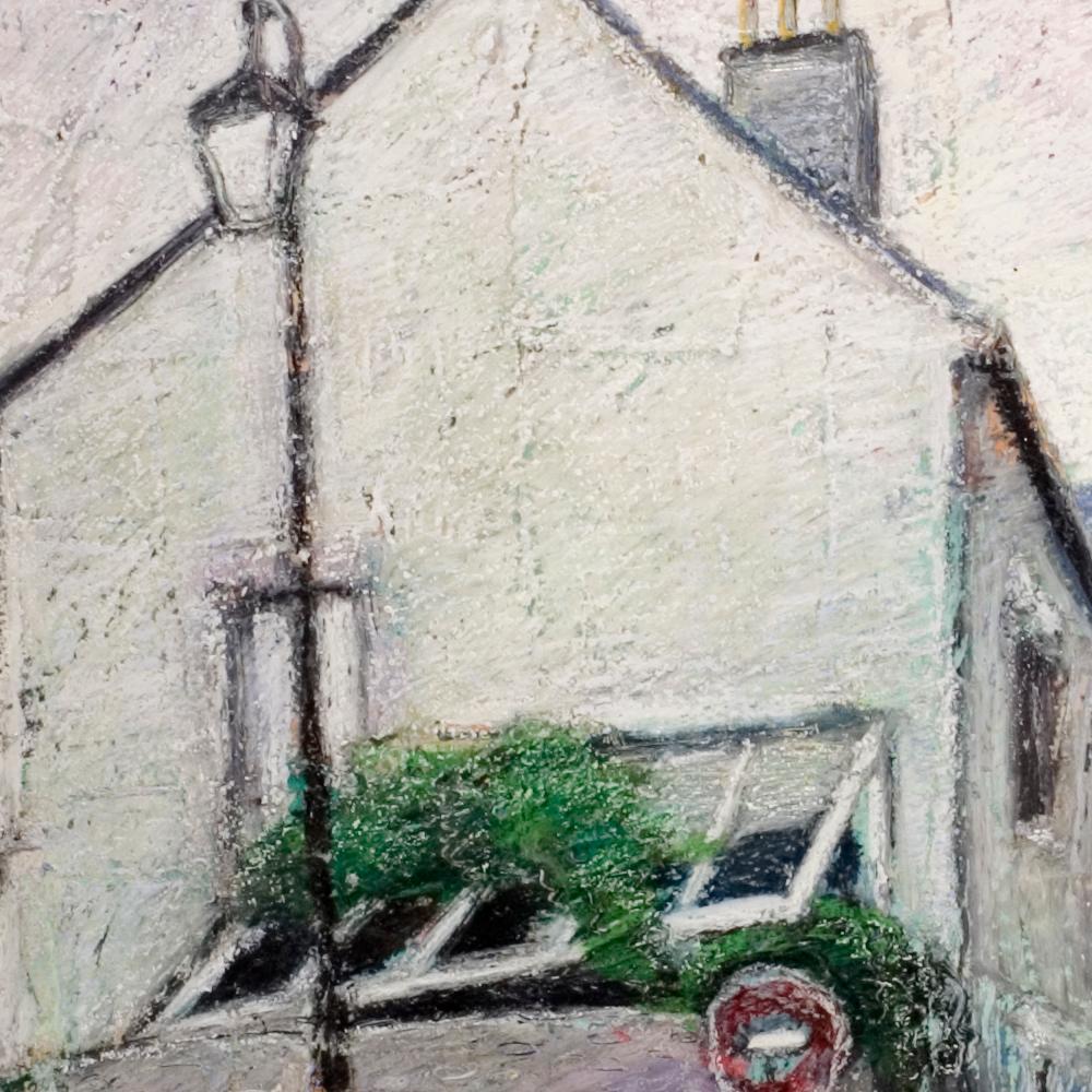 Eckhaus mit Wand- und Veranda, Lampenständer, Wrong-Way-Schild und Uphill Street (Grau), Landscape Painting, von Marc Chaubaron