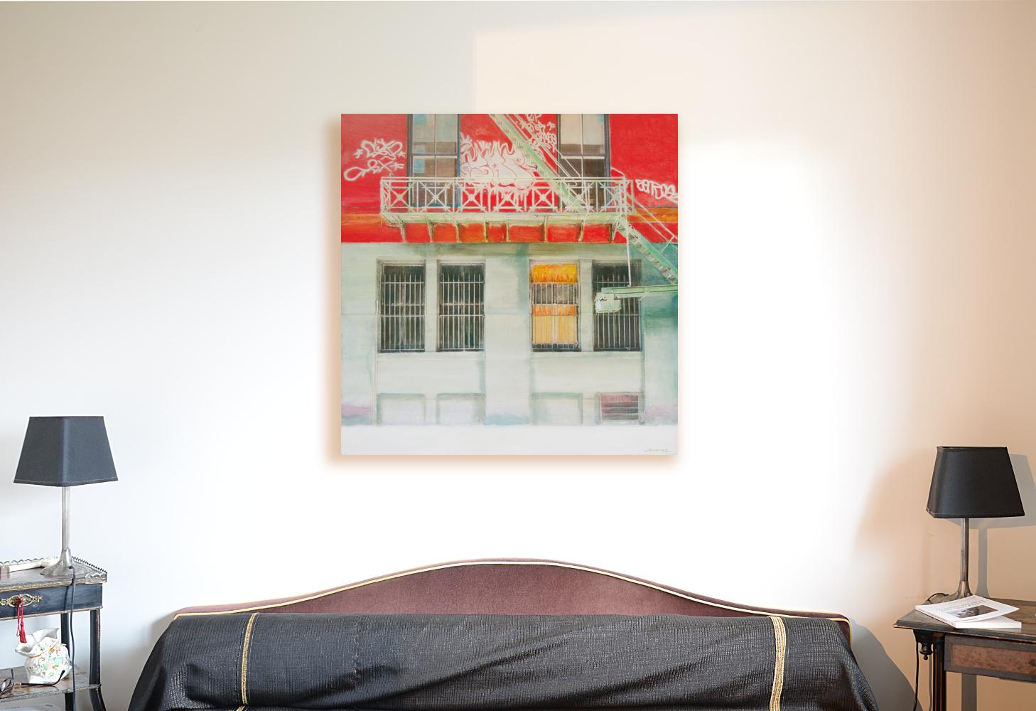 „New York Street“, weiß-rote Wand mit Metallständer, Sprühfarben bemalt – Painting von Philippe Saucourt