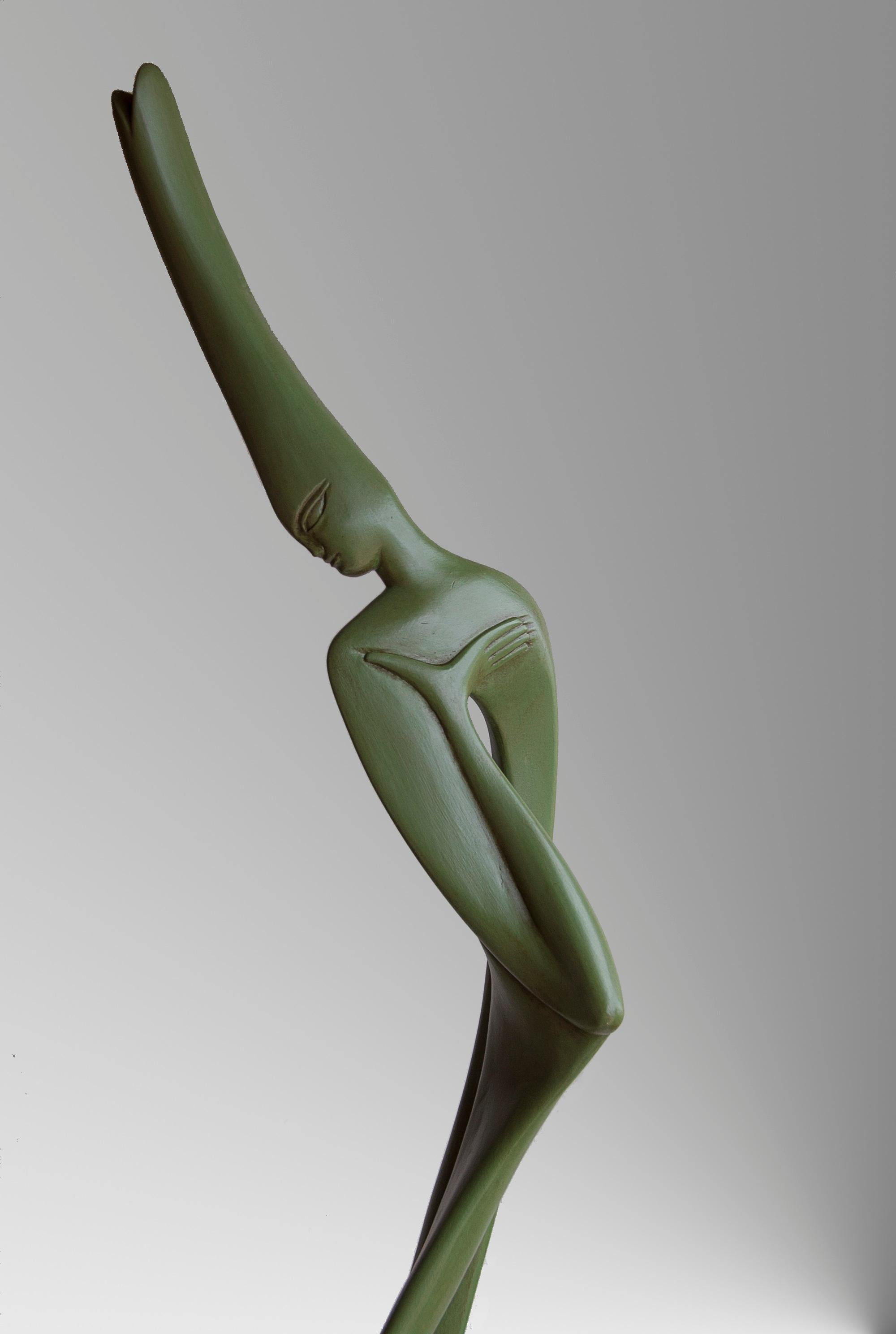 Liana, Green Sensual Slender Oak Wood Figurative Abstract Sculpture (Braun), Figurative Sculpture, von Lutfi Romhein