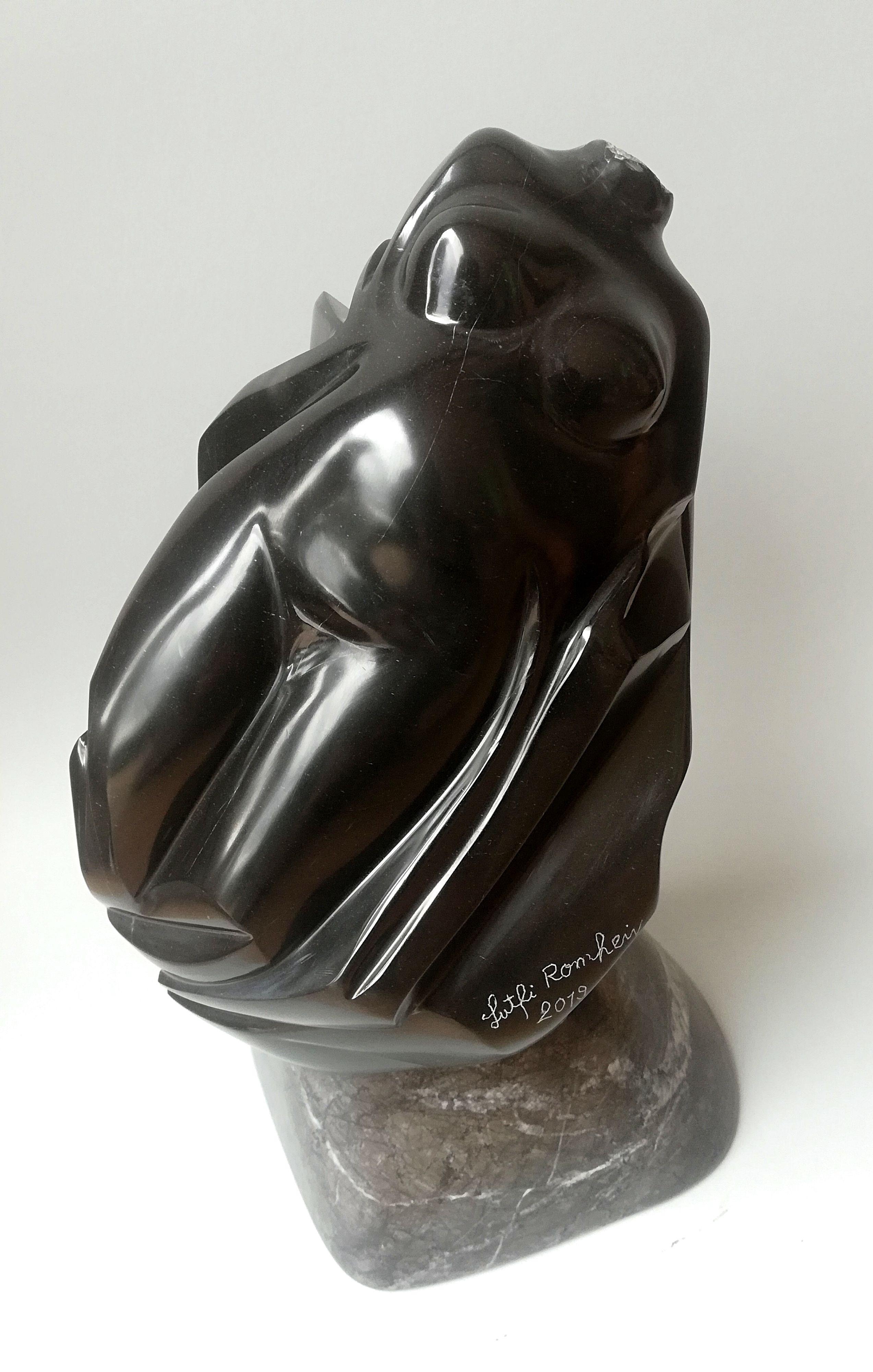 „“Buste Emport““, ungewöhnliche figurative weibliche Skulptur aus schwarzem Marmor, nackt  (Moderne), Sculpture, von Lutfi Romhein