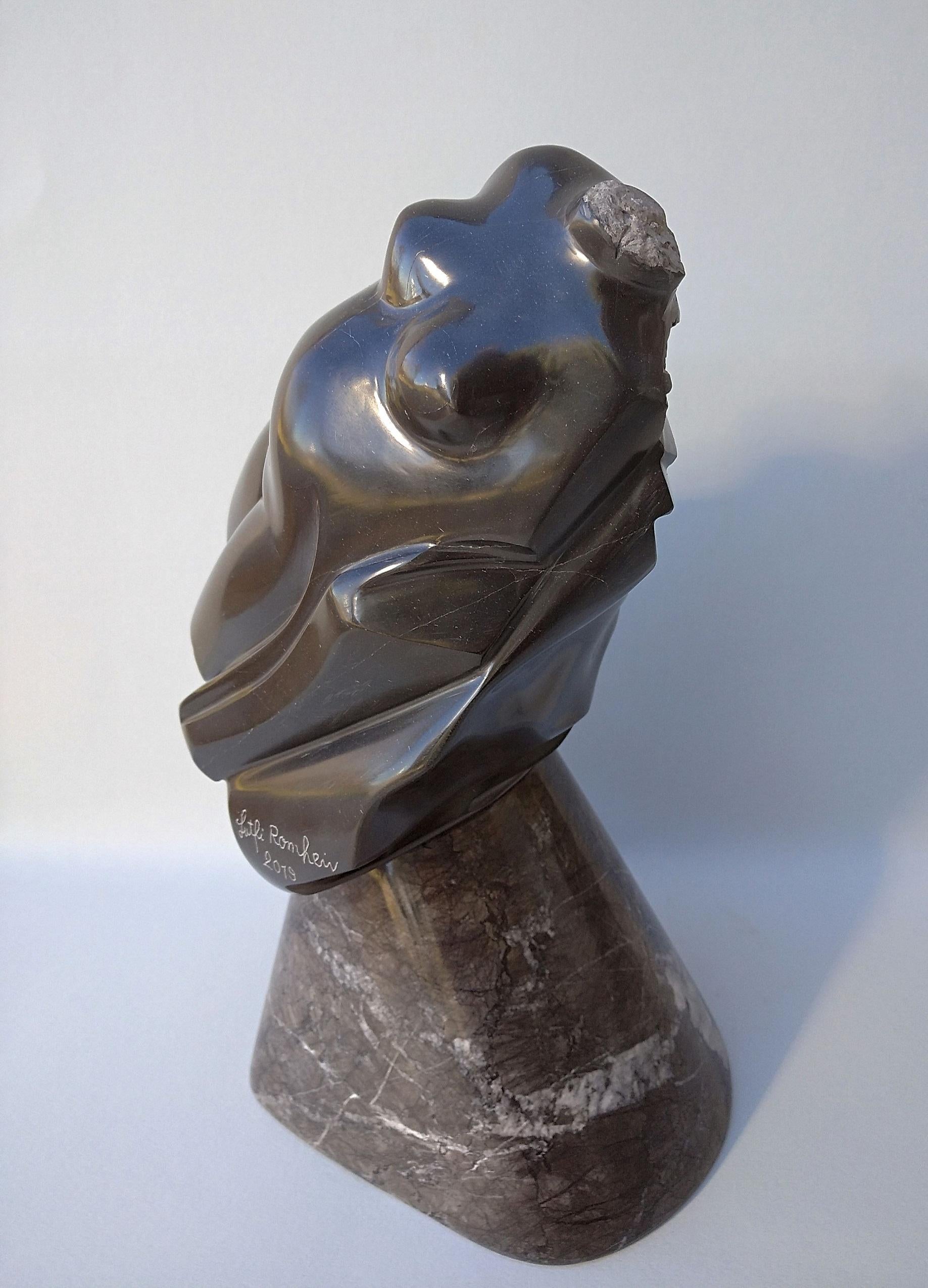 „“Buste Emport““, ungewöhnliche figurative weibliche Skulptur aus schwarzem Marmor, nackt  im Angebot 2