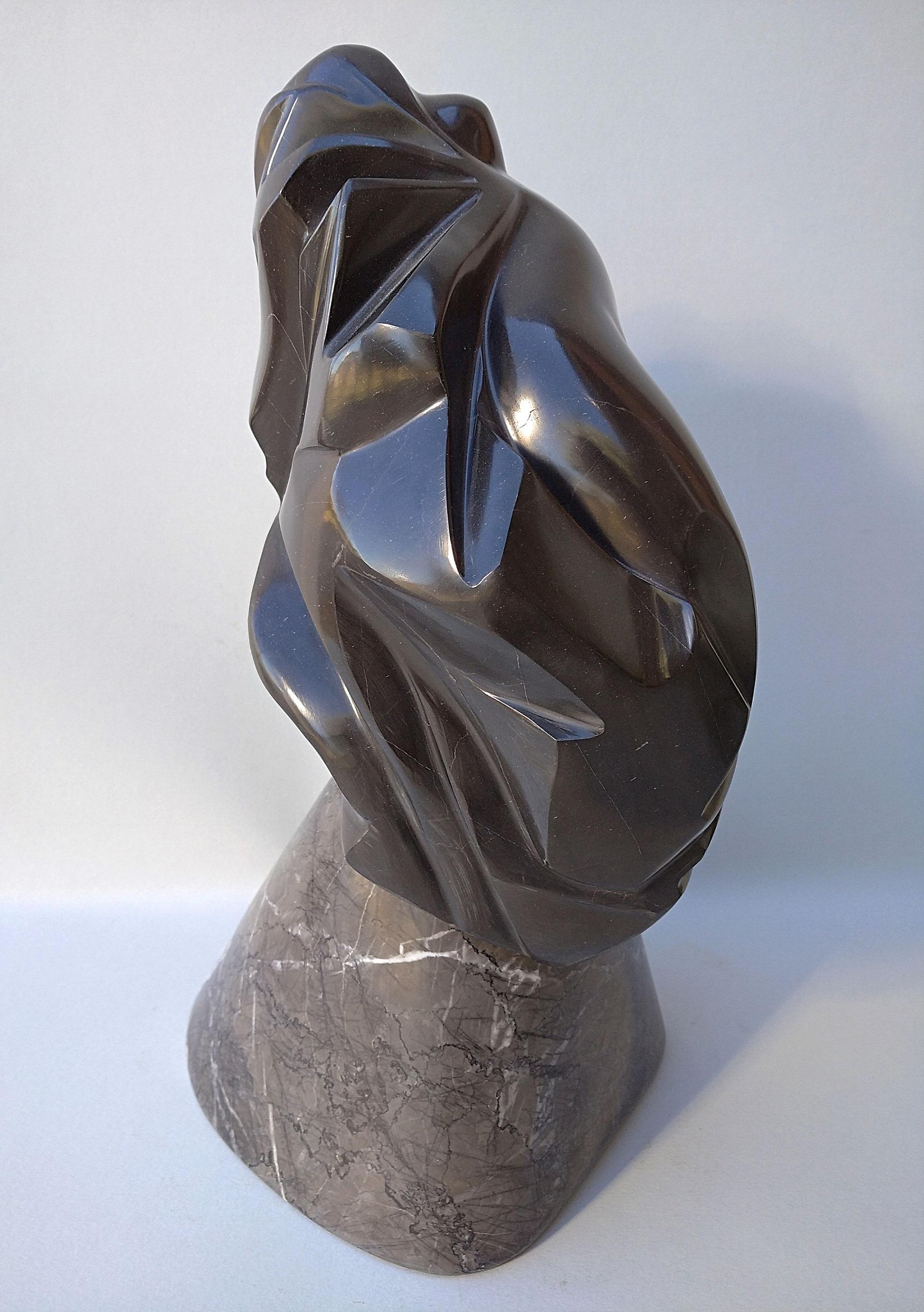 „“Buste Emport““, ungewöhnliche figurative weibliche Skulptur aus schwarzem Marmor, nackt  im Angebot 7