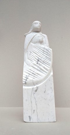 The Source, Scultura figurativa verticale in pietra di marmo bianco di Carrara