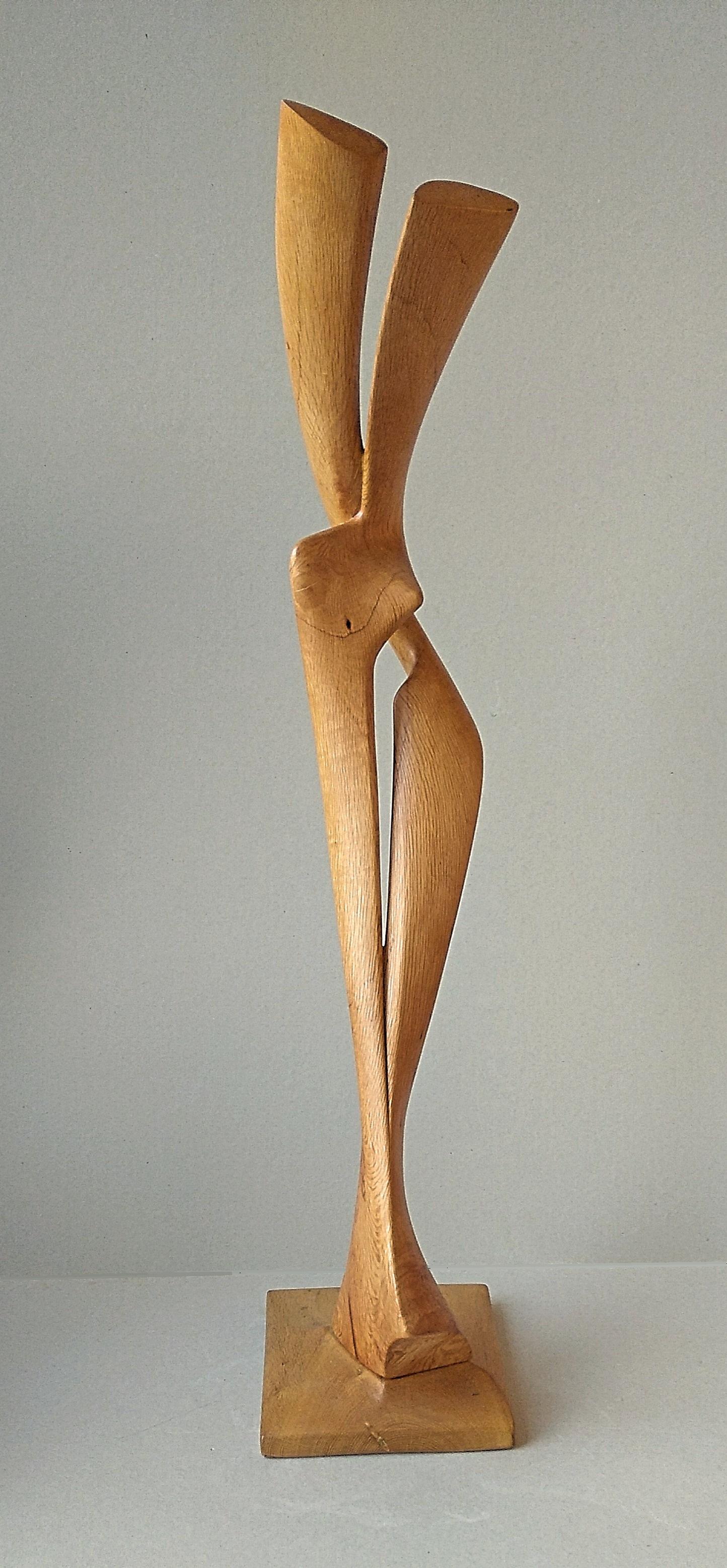 Virtuoso, sculpture abstraite en bois de chêne aux lignes pures - Moderne Sculpture par Lutfi Romhein