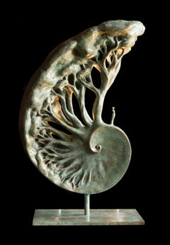 "Memoria", Uomo in piedi su una spirale di alberi Scultura figurativa in bronzo