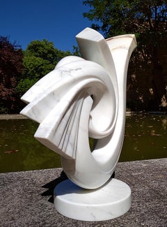 Cycles, sculpture abstraite en marbre statuaire blanc de Carrare