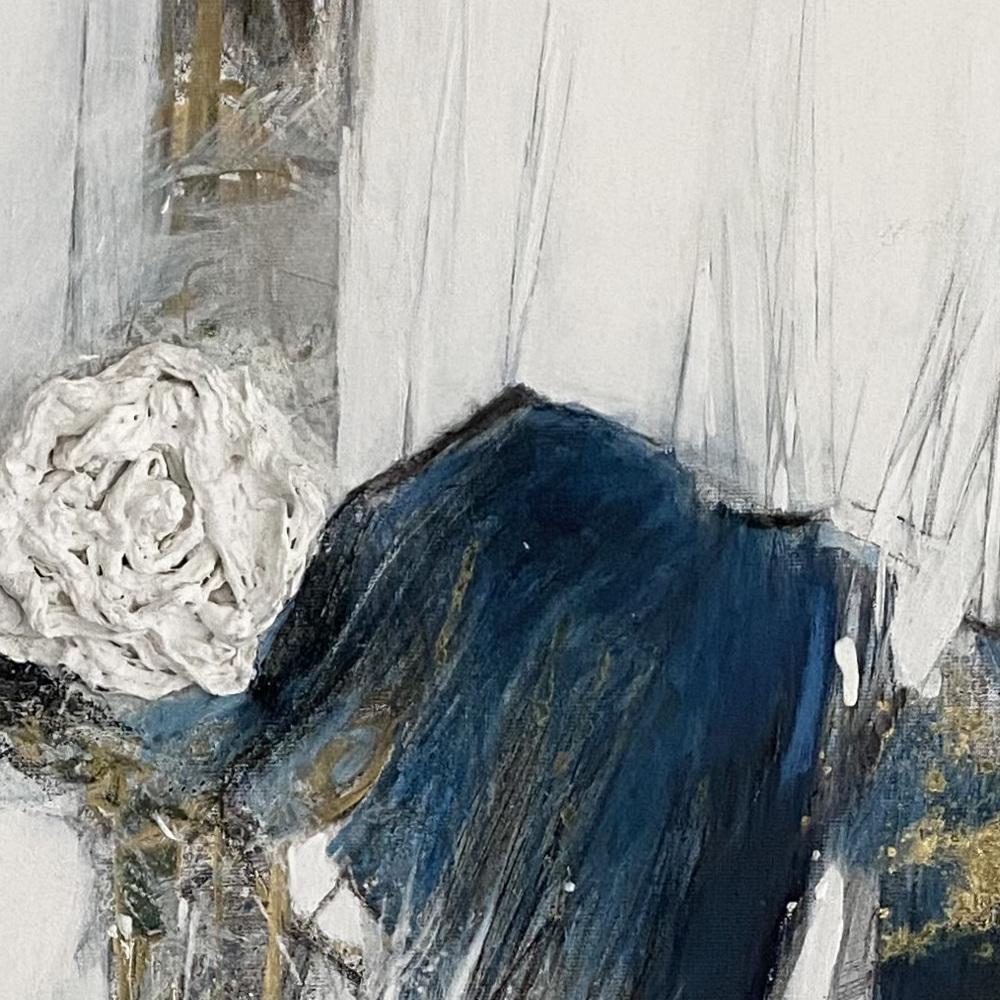 Abstrakt-expressionistisches Gemälde „ Of Rose & Flight“, Weiß, Ozeanblau, Gold im Angebot 1