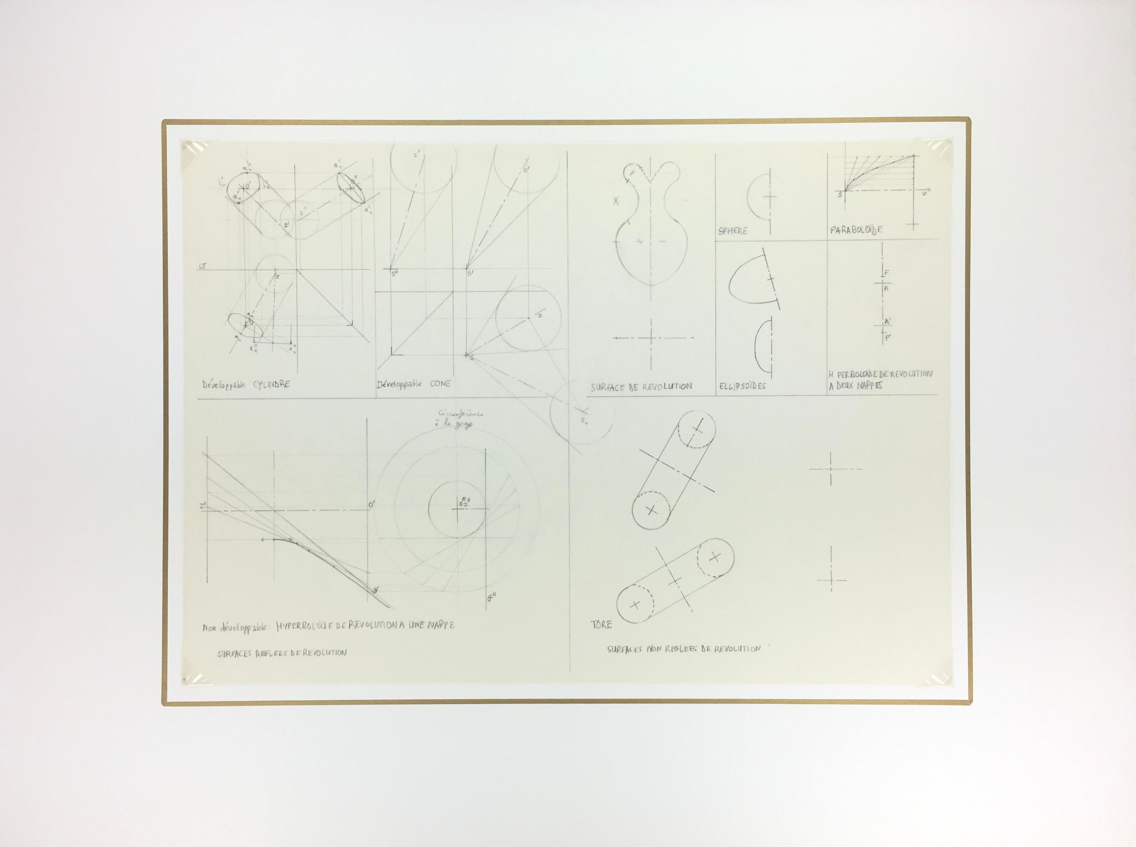 Französische technische Zeichnung von geometrischen Formen, um 1980.  Akademische Zeichnung von geometrischen Formen und Perspektiven auf Büttenpapier.

Originalkunstwerk auf Papier auf einem weißen Passepartout mit Goldrand. Die Matte passt in