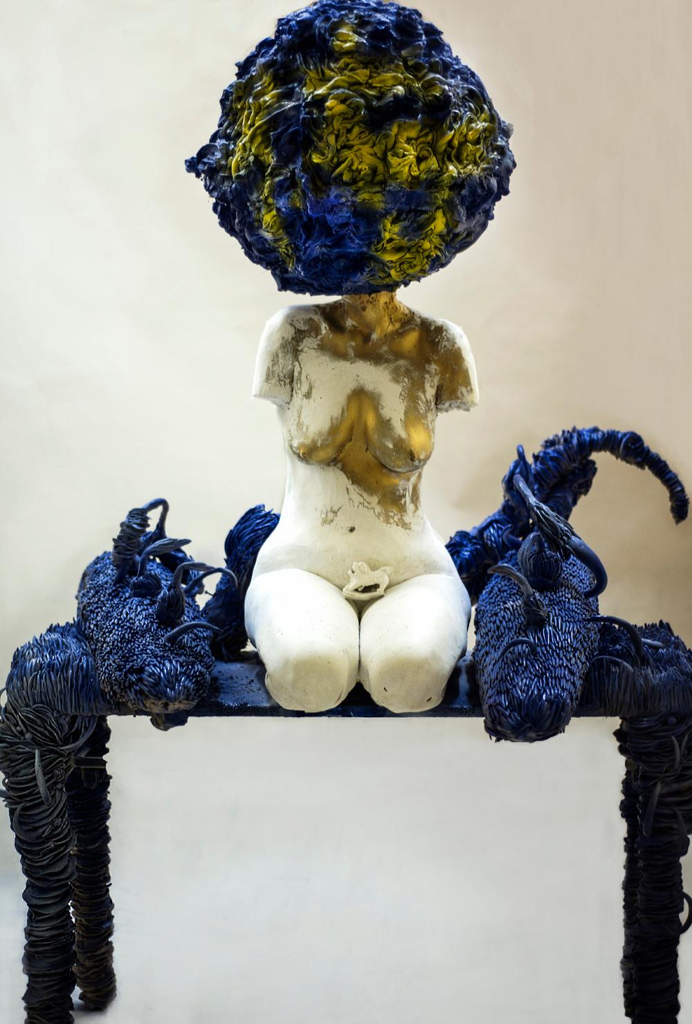 Kate Lipecky Nude Sculpture – Mutter-Mutter