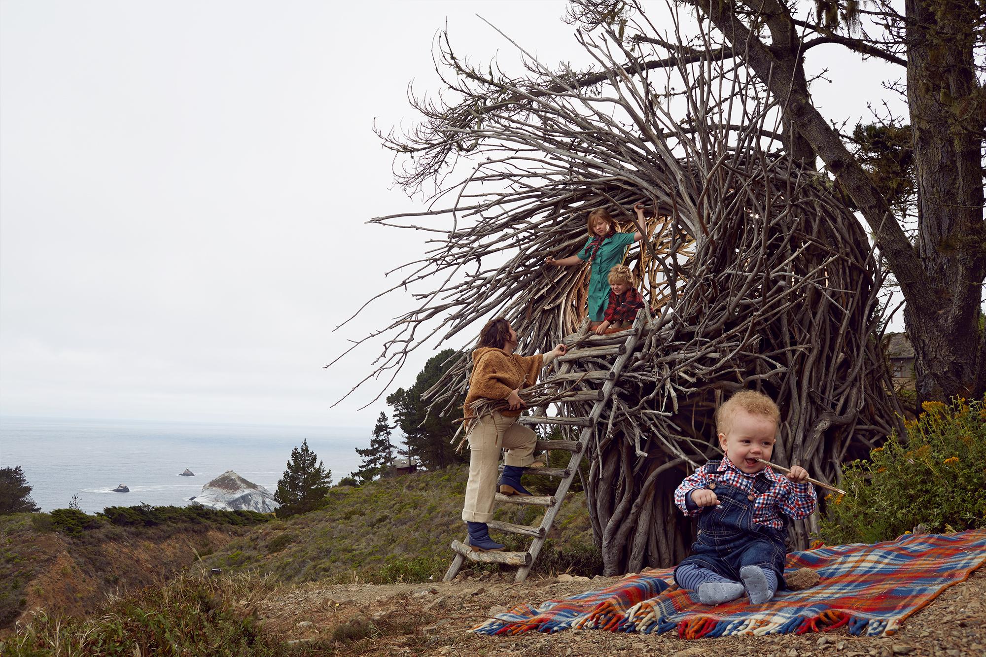 Ryan Schude Portrait Photograph – Nest-Nest