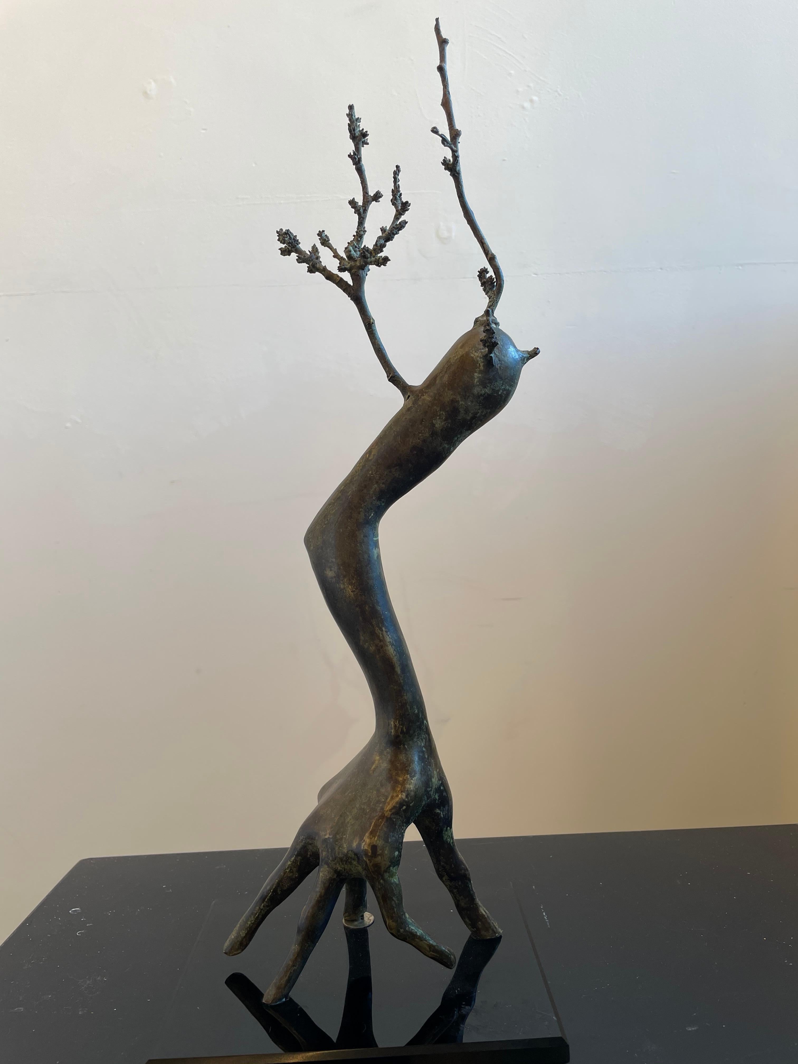 Schritt mit Fingern – Sculpture von Karen Baghdasaryan “sharzhy”