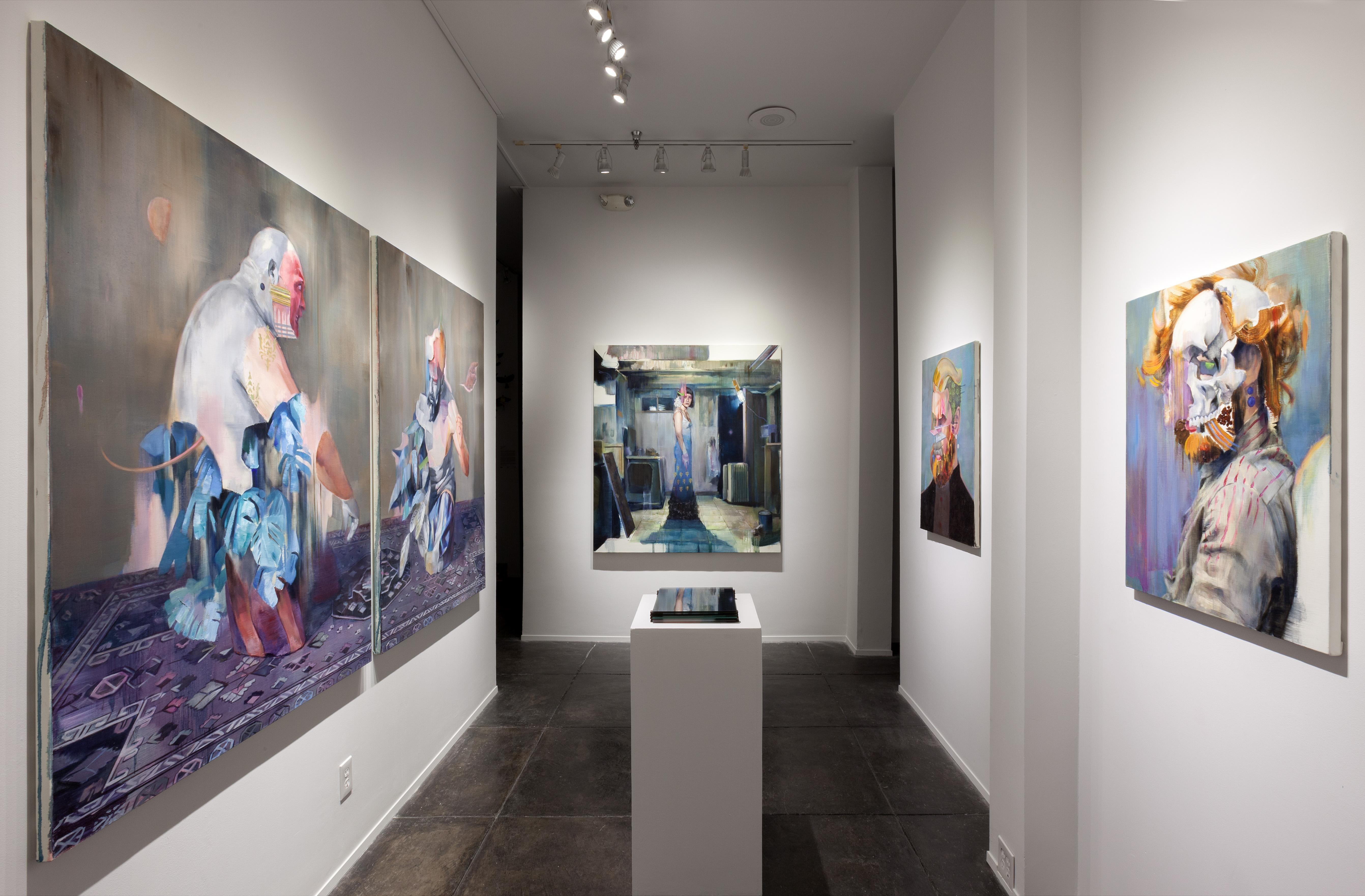 AKIHIKO SUGIURA es un pintor japonés autodidacta de Hyogo, Japón, cuyo estilo artístico mezcla el arte no representativo puramente físico con una base de pintura representativa tradicional. Un tema común que se desprende de la obra de Sugiura es que