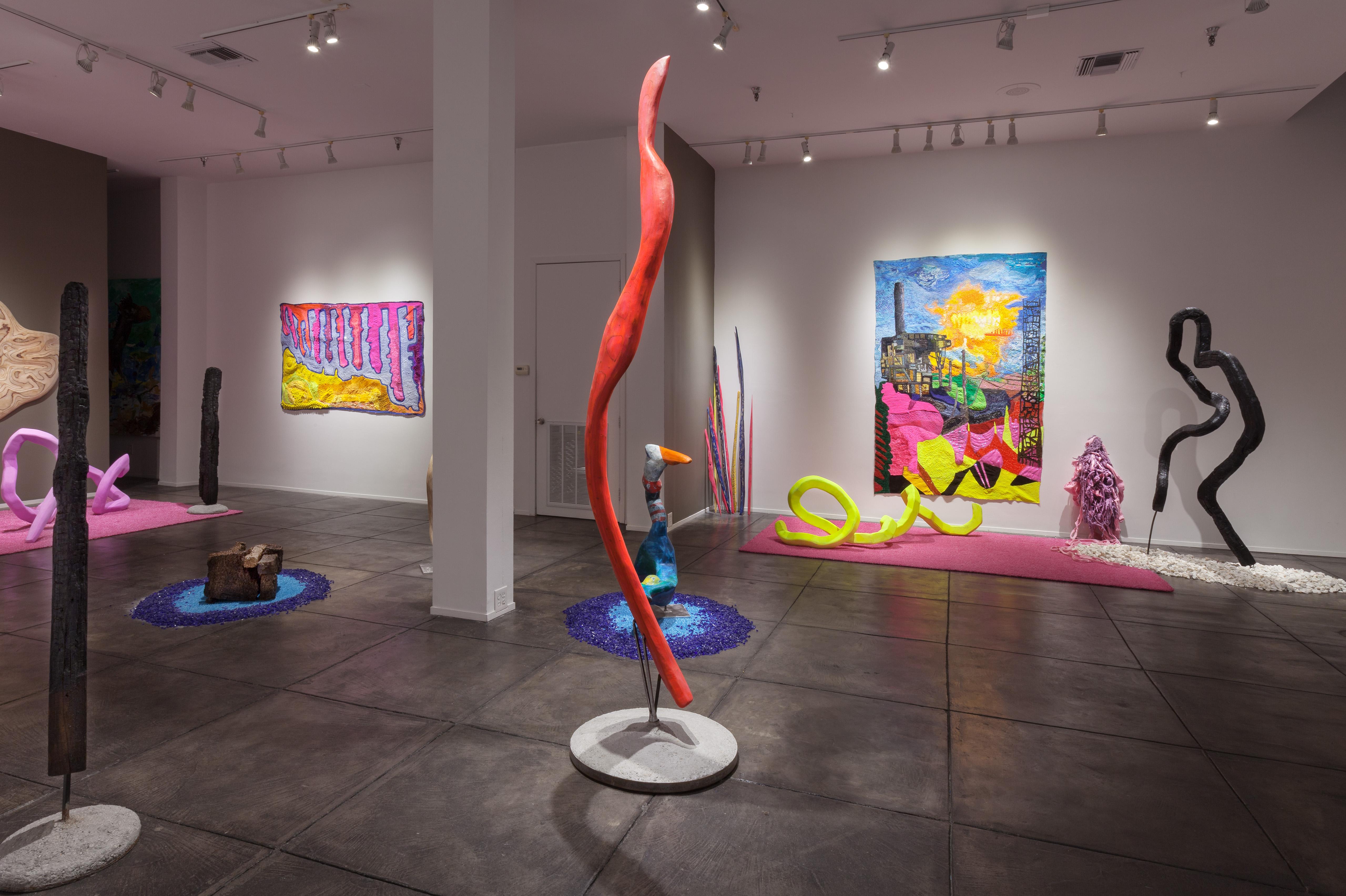 La JONATHAN FERRARA GALLERY est fière d'annoncer Shape-Memory, une exposition solo de nouvelles œuvres textiles et sculpturales de l'artiste Gina Phillips, basée à la Nouvelle-Orléans. Née de sa résidence au Joan Mitchell Center et inspirée par son