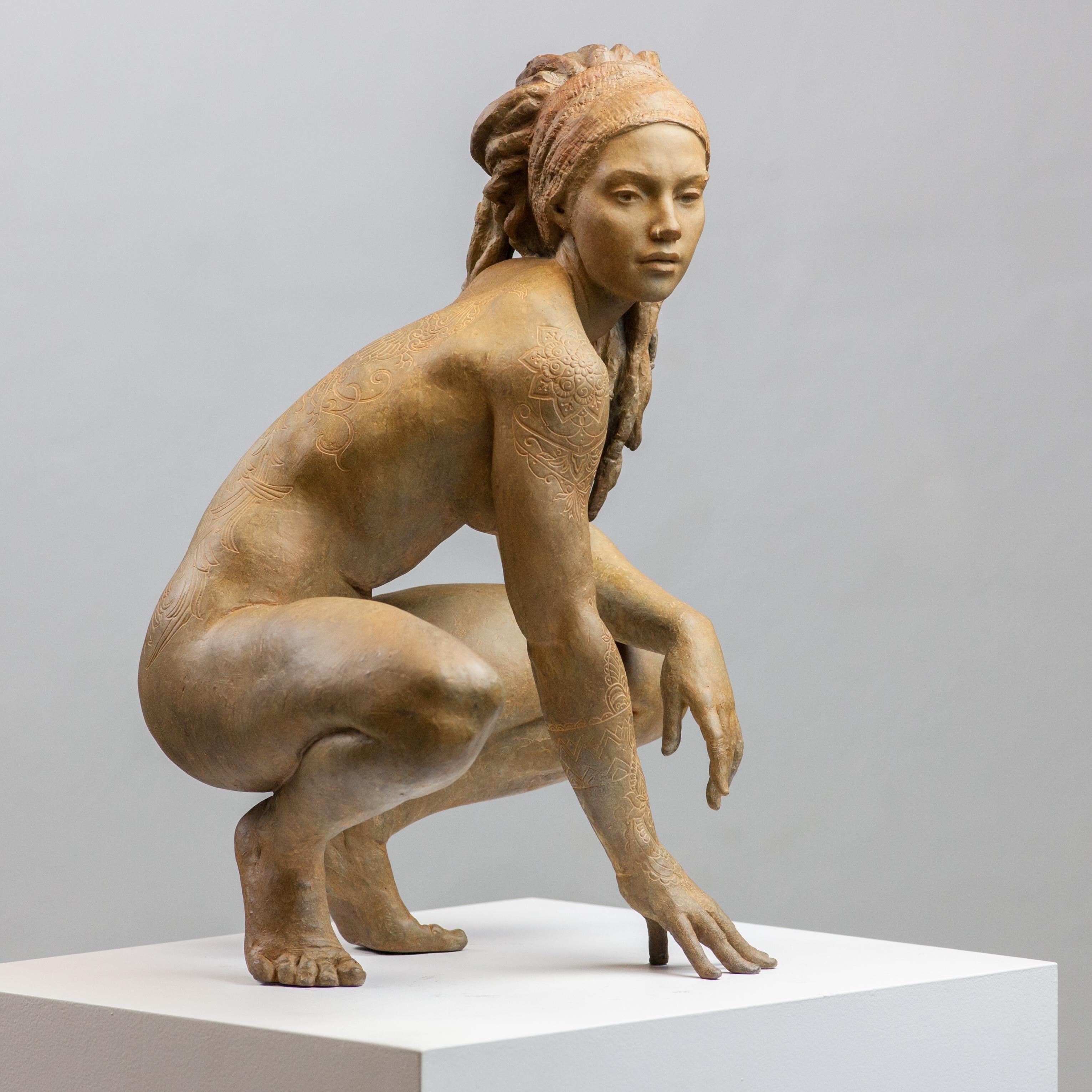 Walking In Beauty - Moderne, 21e siècle, bronze, sculpture figurative - Or Figurative Sculpture par Coderch & Malavia