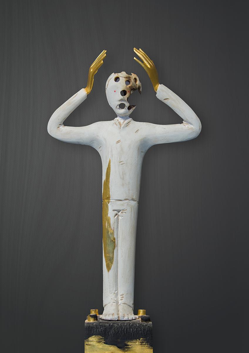 Ivan Lardschneider Figurative Sculpture – Burn out , 21st century, modern, gold, masculine, wood