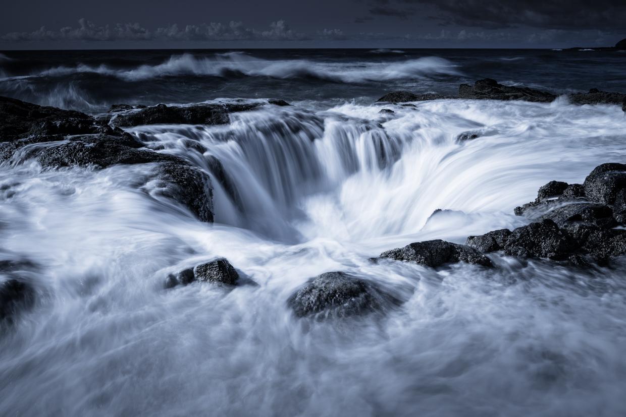 Tom Jacobi Landscape Photograph - Thor´s Well, USA, from the series "Grey Matter(s), 2015, 23 x 175 cm 