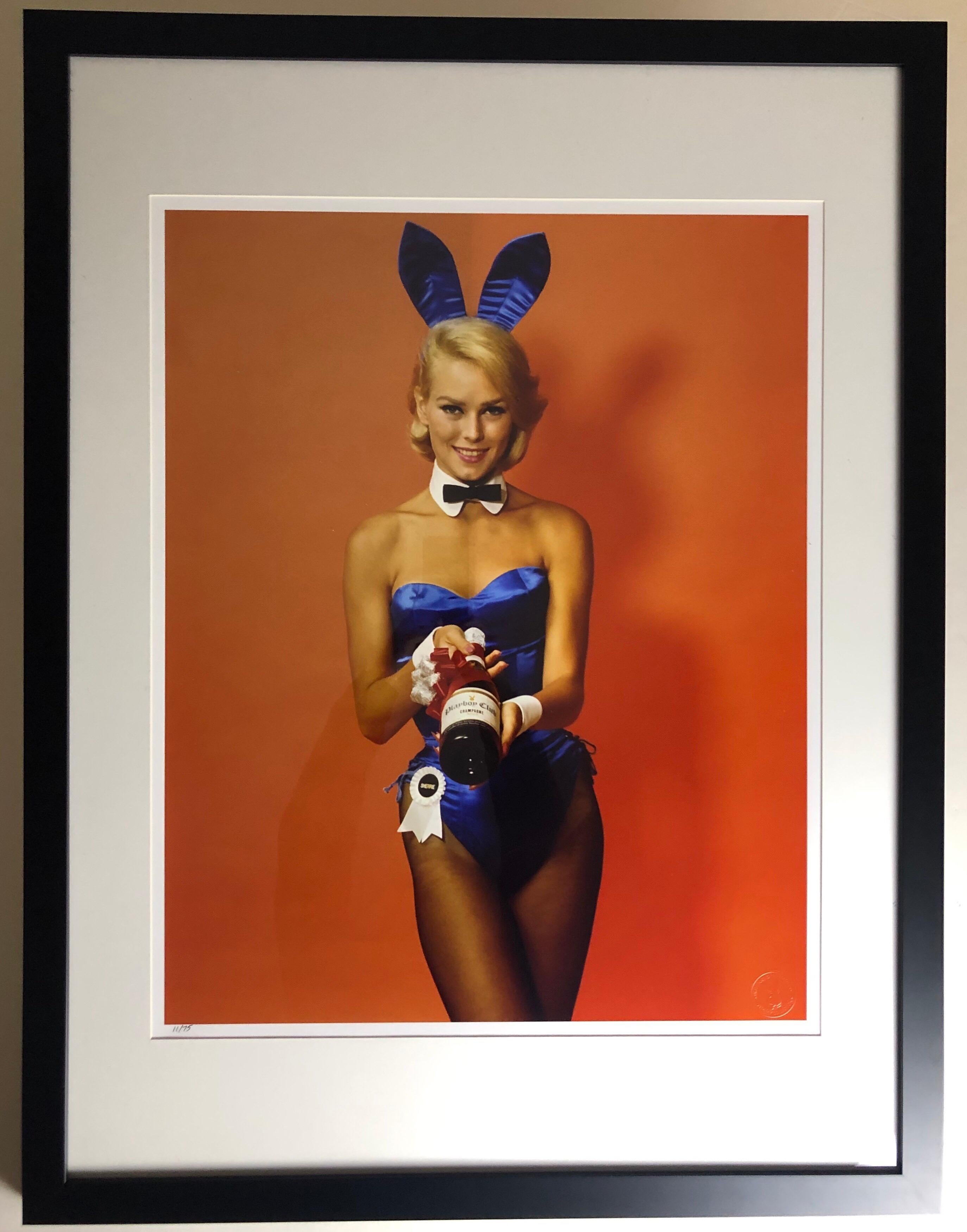 „Bunnies of Chicago, 1964“ Playboy Legacy Kollektion gerahmte Auflage 11 von 75 (Zeitgenössisch), Photograph, von Stan Malinowski