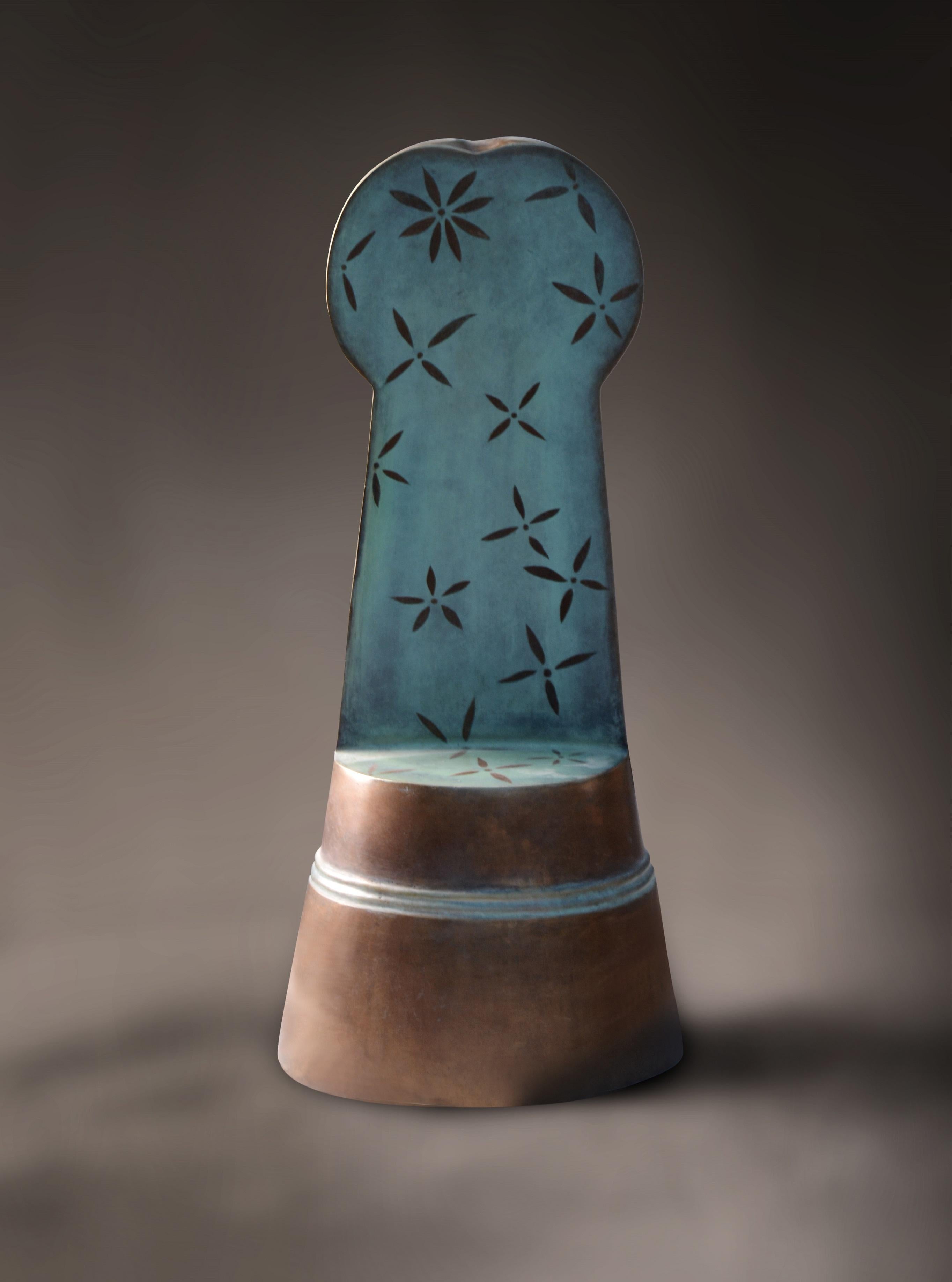 Figurative Sculpture di Maged Mekhail - Scultura in bronzo "Ward" 22" x 11" x 11" pollici di Maged Mikhail