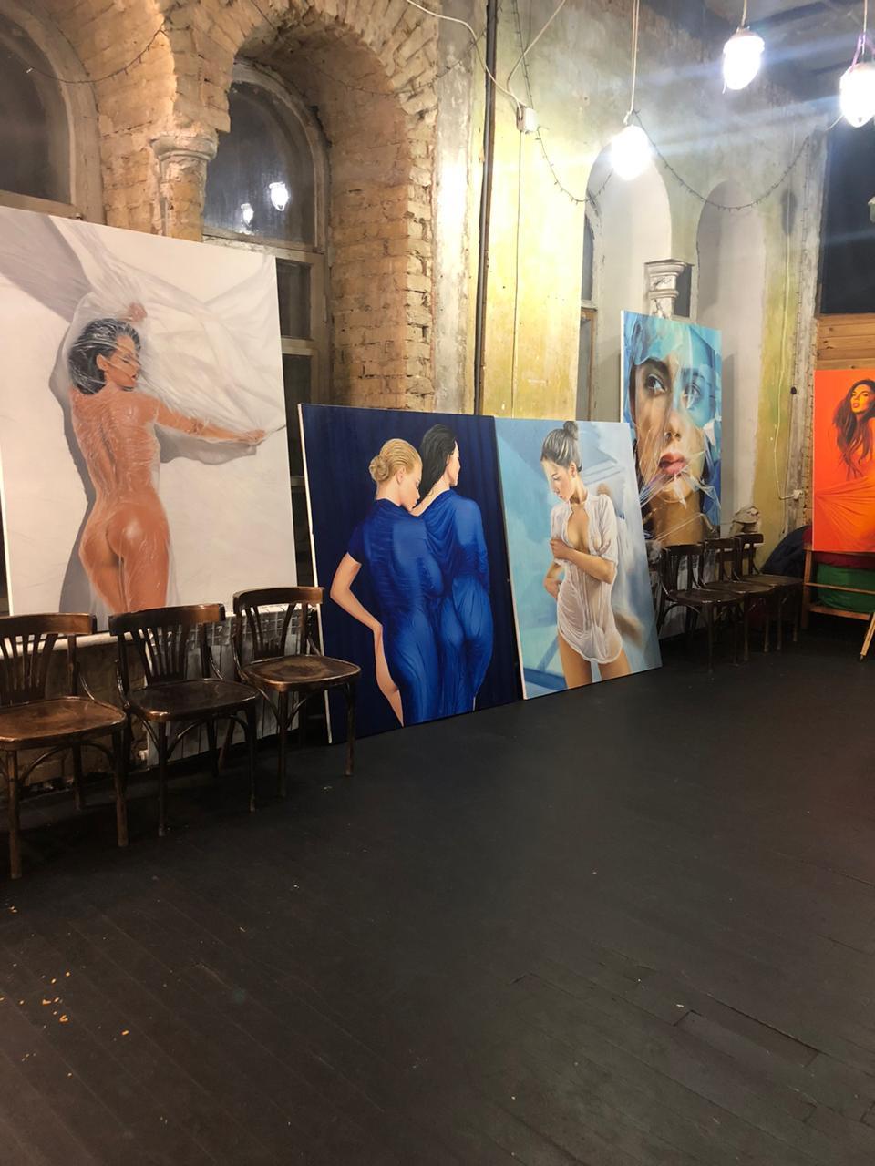 „Backstage“:: Ölgemälde:: 59x47 Zoll:: von Dmitriy Krestniy 6