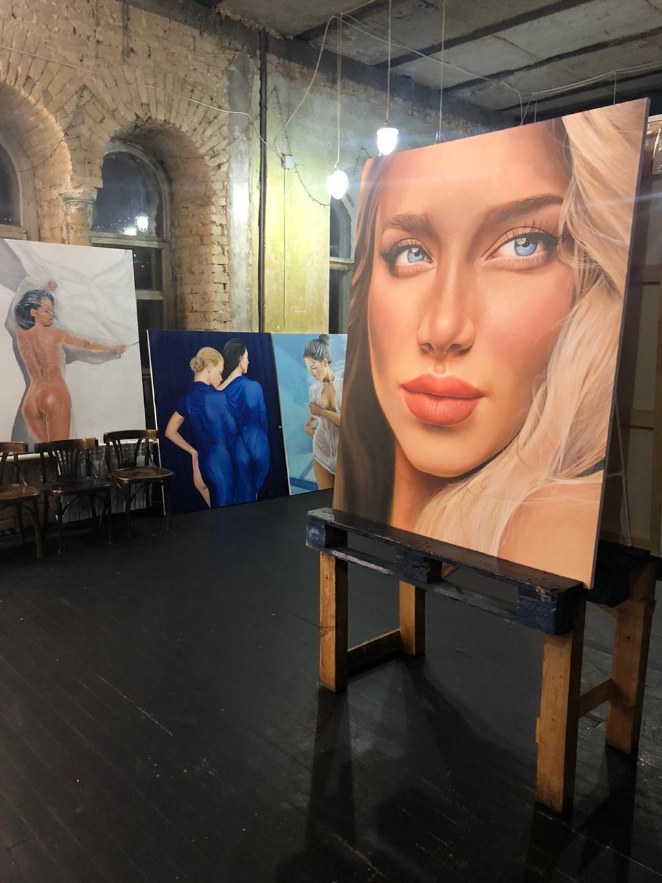 „Backstage“:: Ölgemälde:: 59x47 Zoll:: von Dmitriy Krestniy 7