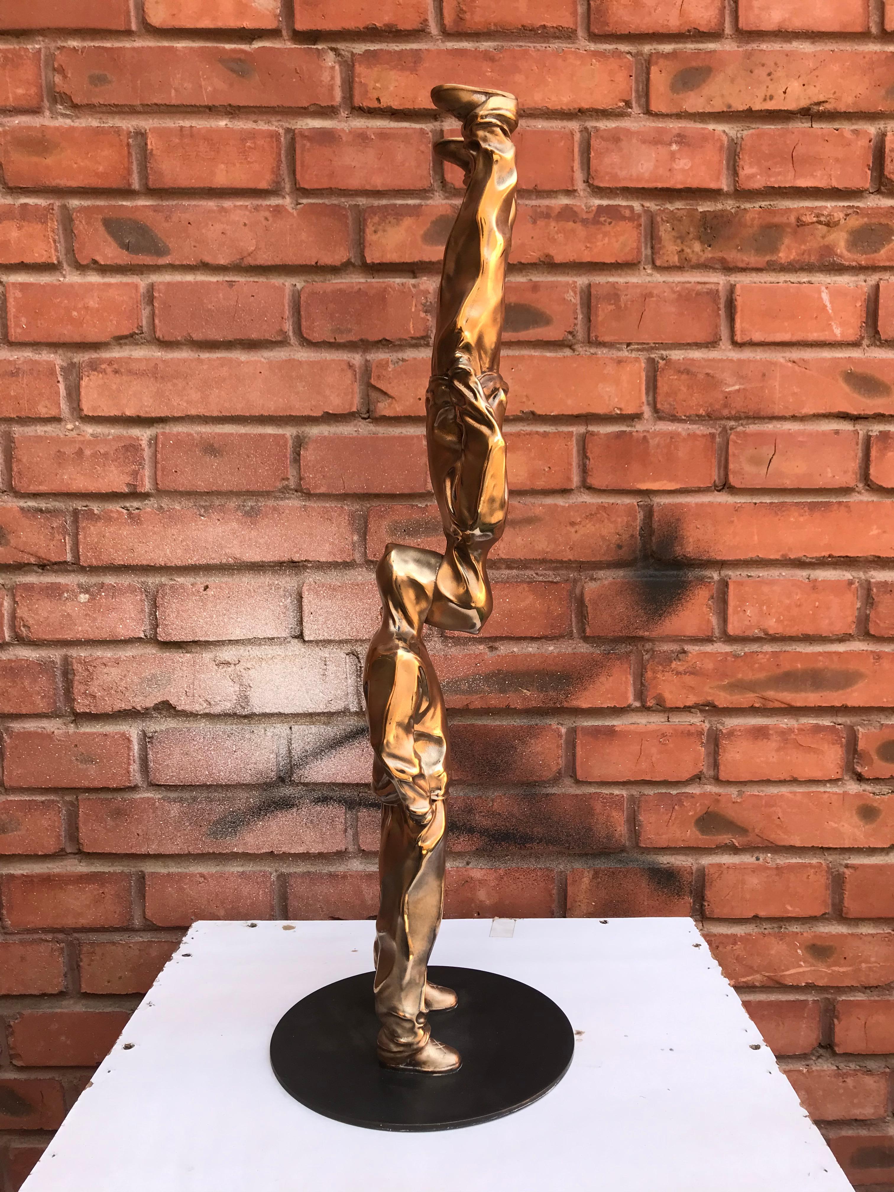 Sculpture en bronze Up Side Down de Huang Yulong, Édition 3/8 en vente 2
