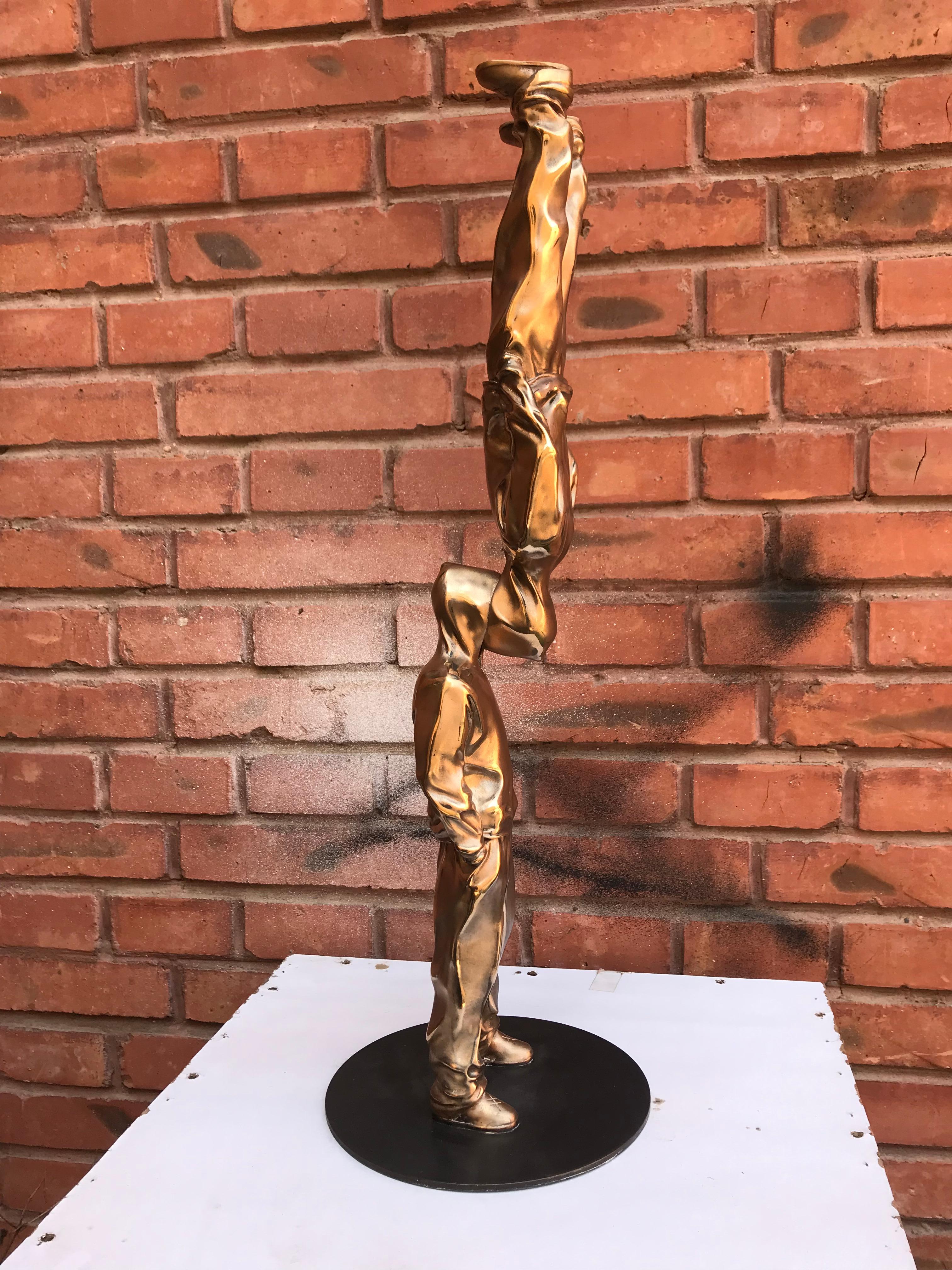 Sculpture en bronze Up Side Down de Huang Yulong, Édition 3/8 en vente 4