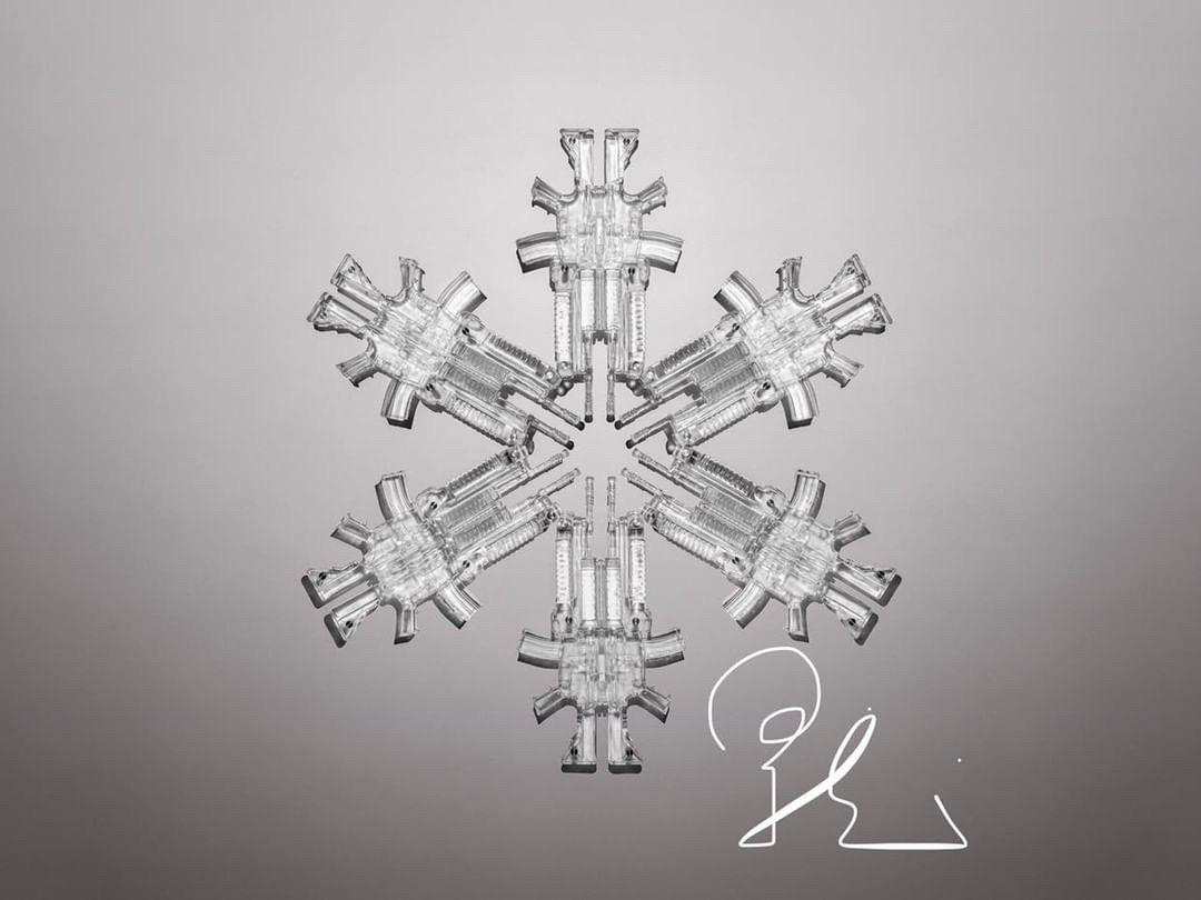 "Snowflake 3" 
Limited edition sculpture by Huang Yulong
2017
Glass
47 1/5 × 47 1/5 × 1 1/5 in
120 × 120 × 3 cm
Edition of 8

SNOWFLAKE SERIES

Overwhelmed by the outbursts of terror and violence that have been recently happening across the world,