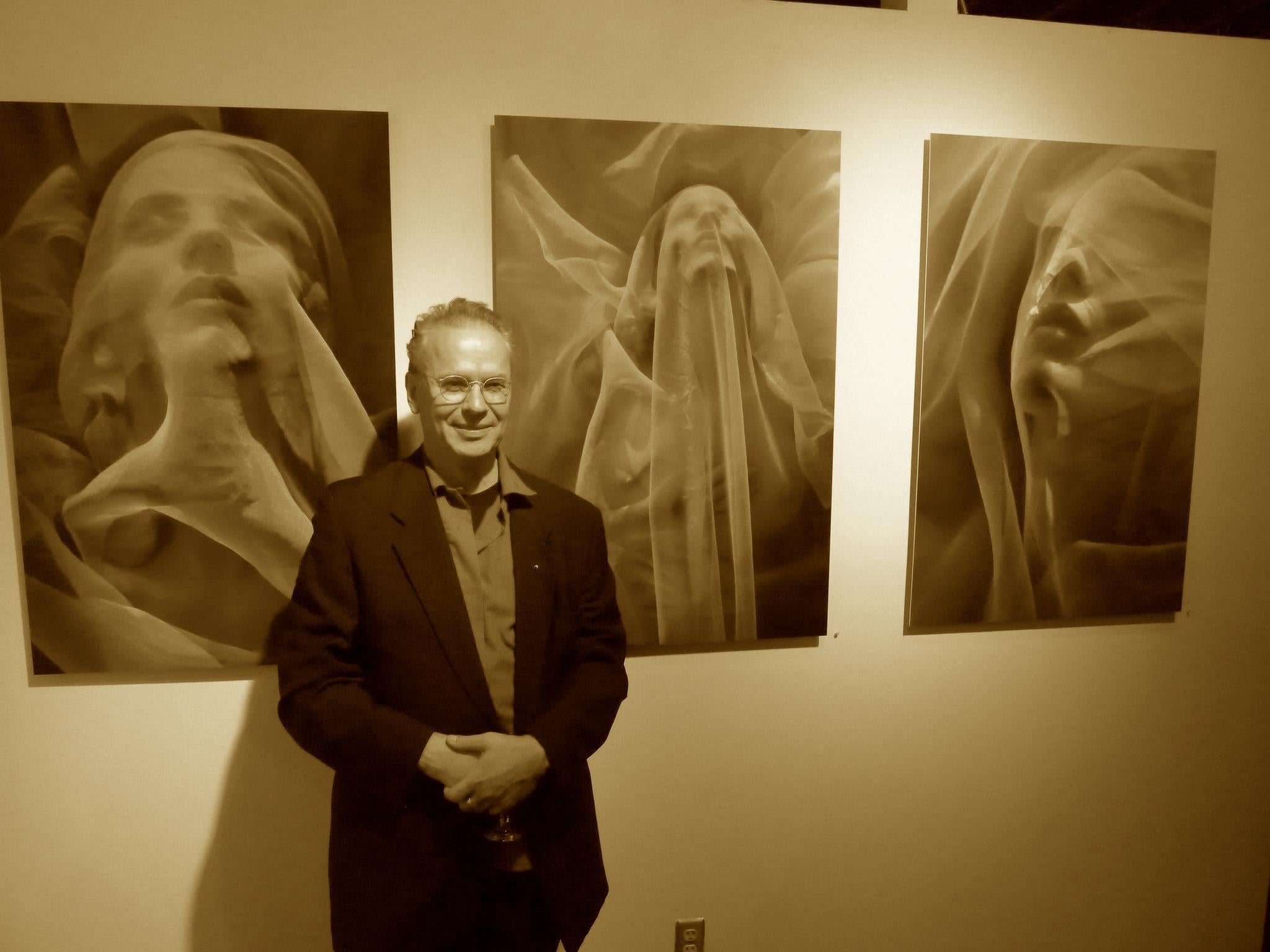 „Wrapped Series Untitled #1B“ Fotografieausgabe 1/10 42x28 in von Robert Mack im Angebot 5