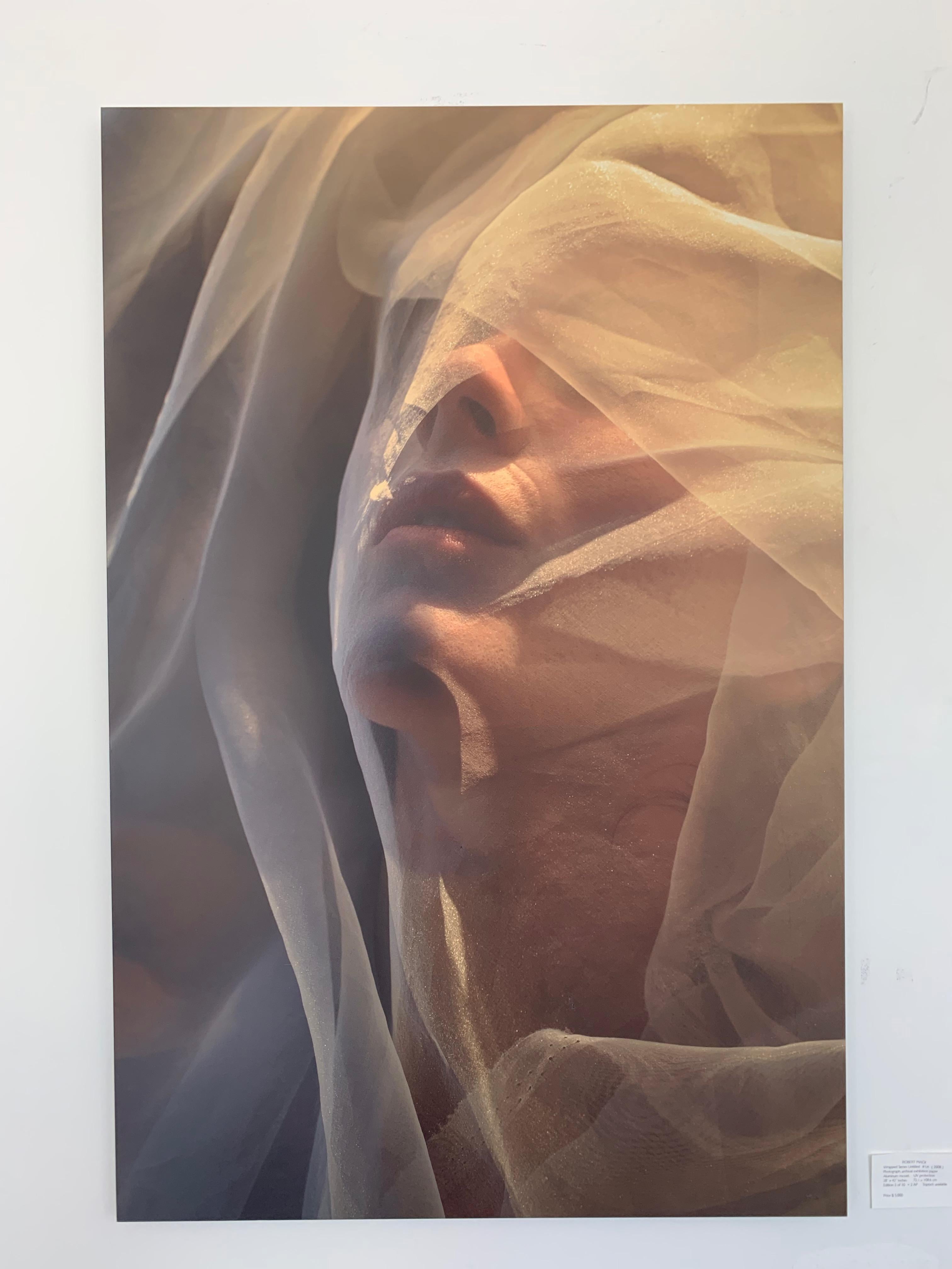 « Wrapped Series Untitled #1A » Photographie d'art 1/10 de Robert Mack   en vente 3