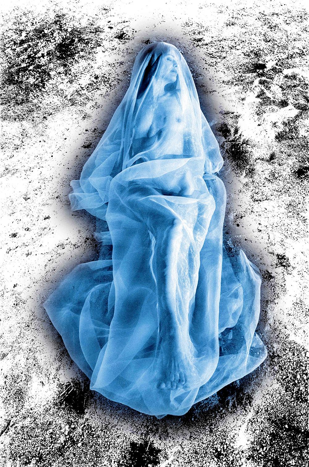 "Wrapped Series Untitled #10" Fine art photography 1/10 by Robert Mack  
2014
Photograph, archival exhibition paper 
Aluminum mount, UV mat protection
42” x 28” inches 
107 x 72 cm
Edition 1 of 10 + 2AP


Visual artist, Robert Mack, exhibits his