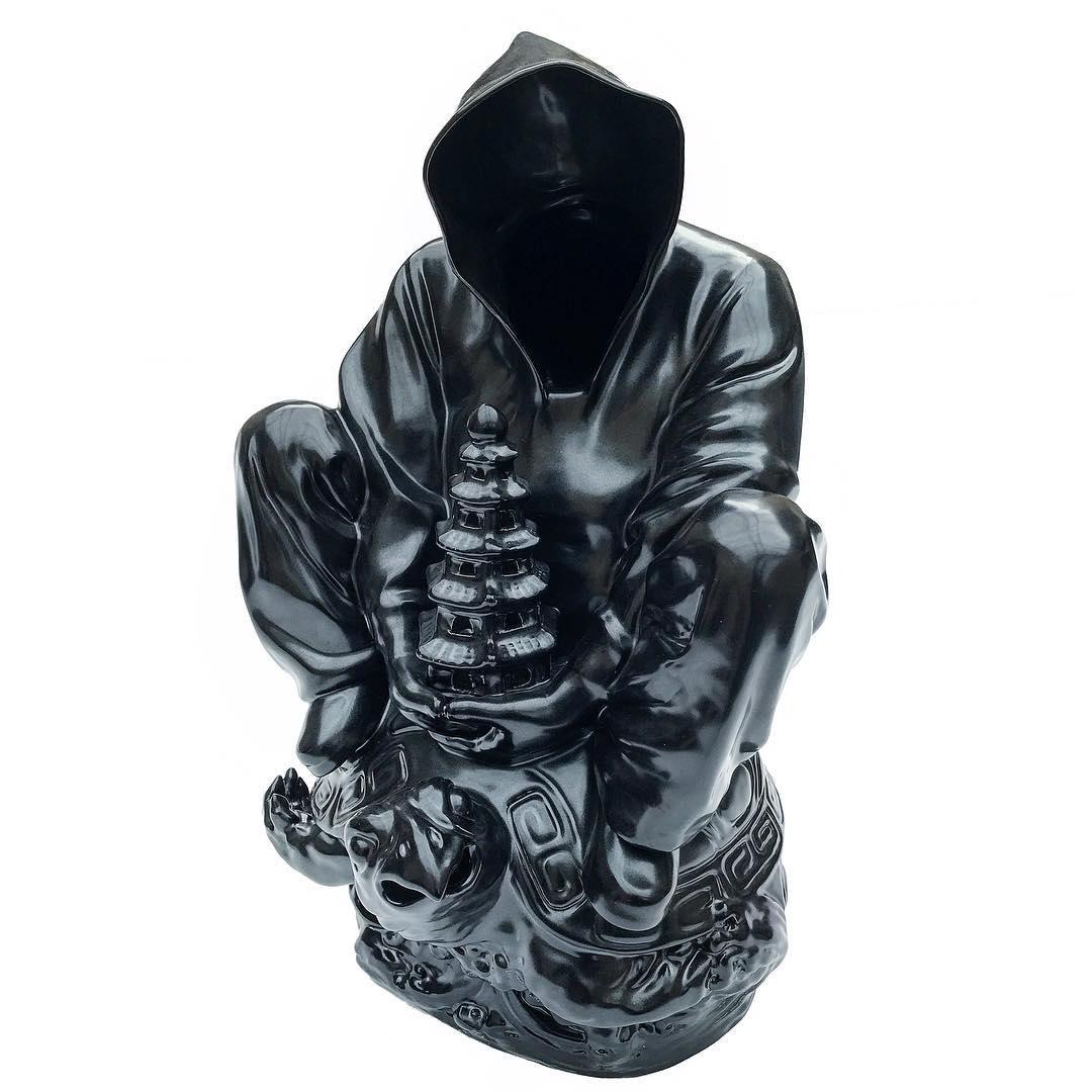 "Pagoda" Escultura de porcelana 30" x 18" x 18" pulgadas Edición AP de Huang Yulong