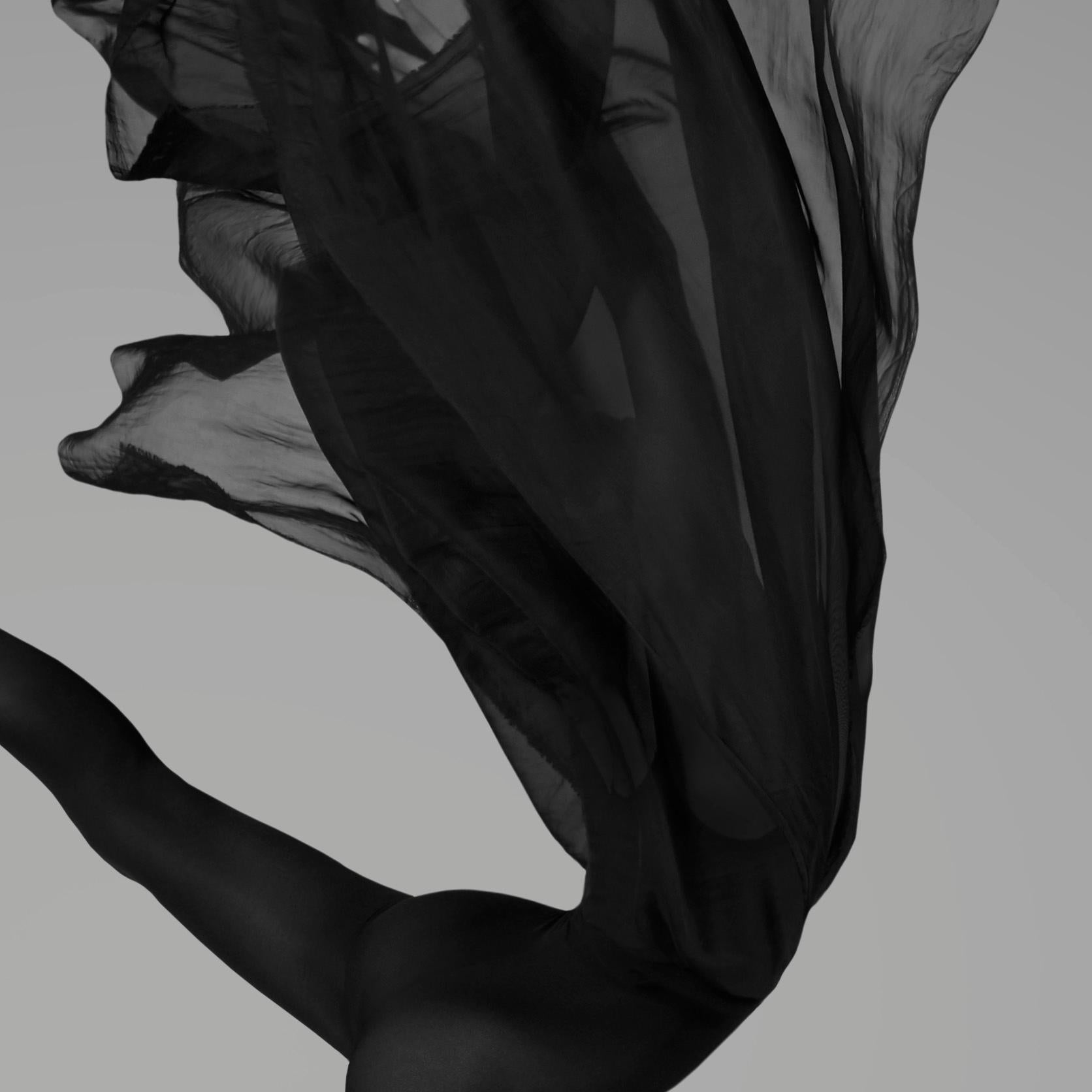 Sin título (nº 44) Fotografía Edición 4/28 36x36 pulgadas por Yevgeniy Repiashenko en venta 1