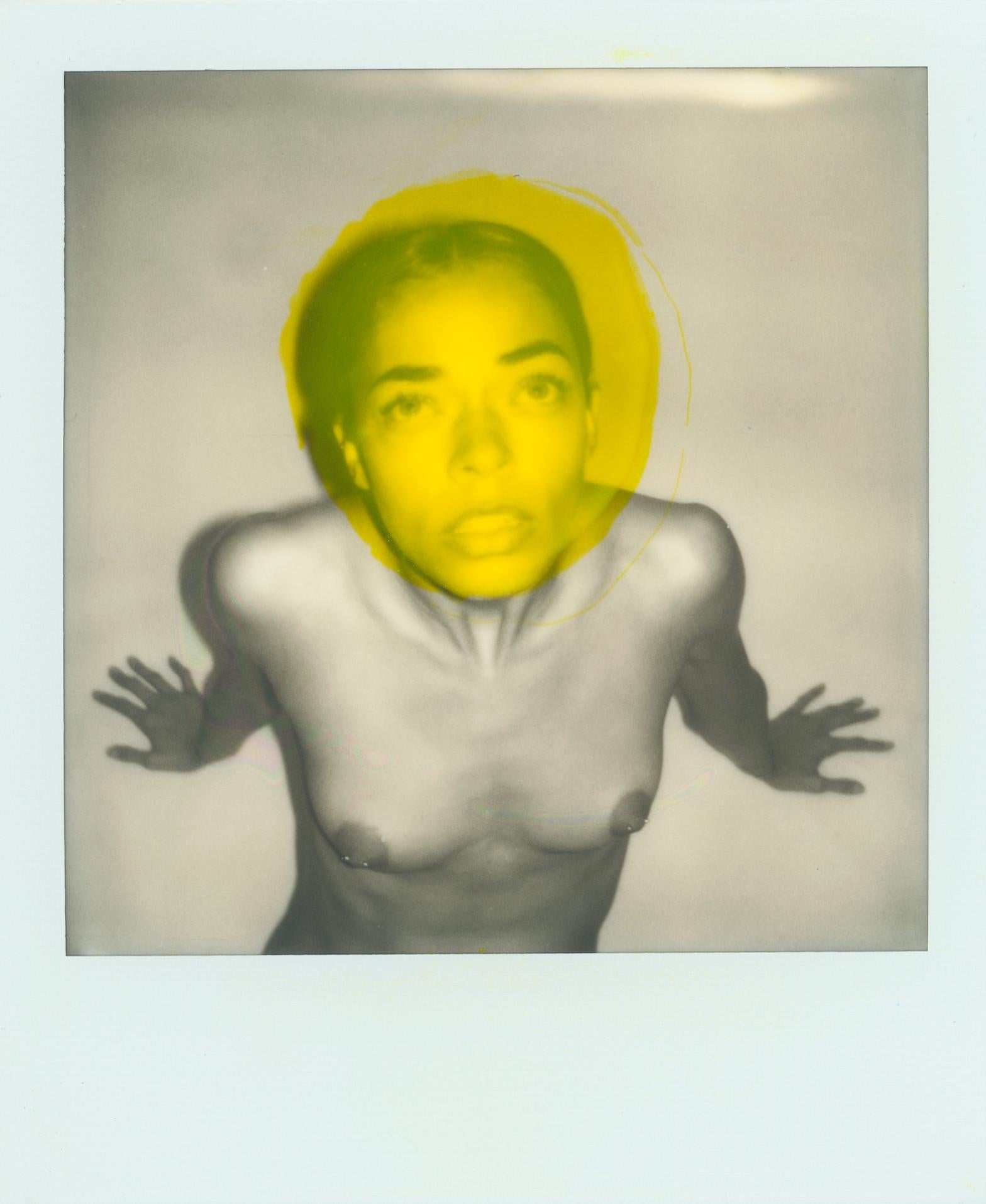 "Pola Girls 6" Fotografía Polaroid desnuda - Pieza única de Larsen Sotelo