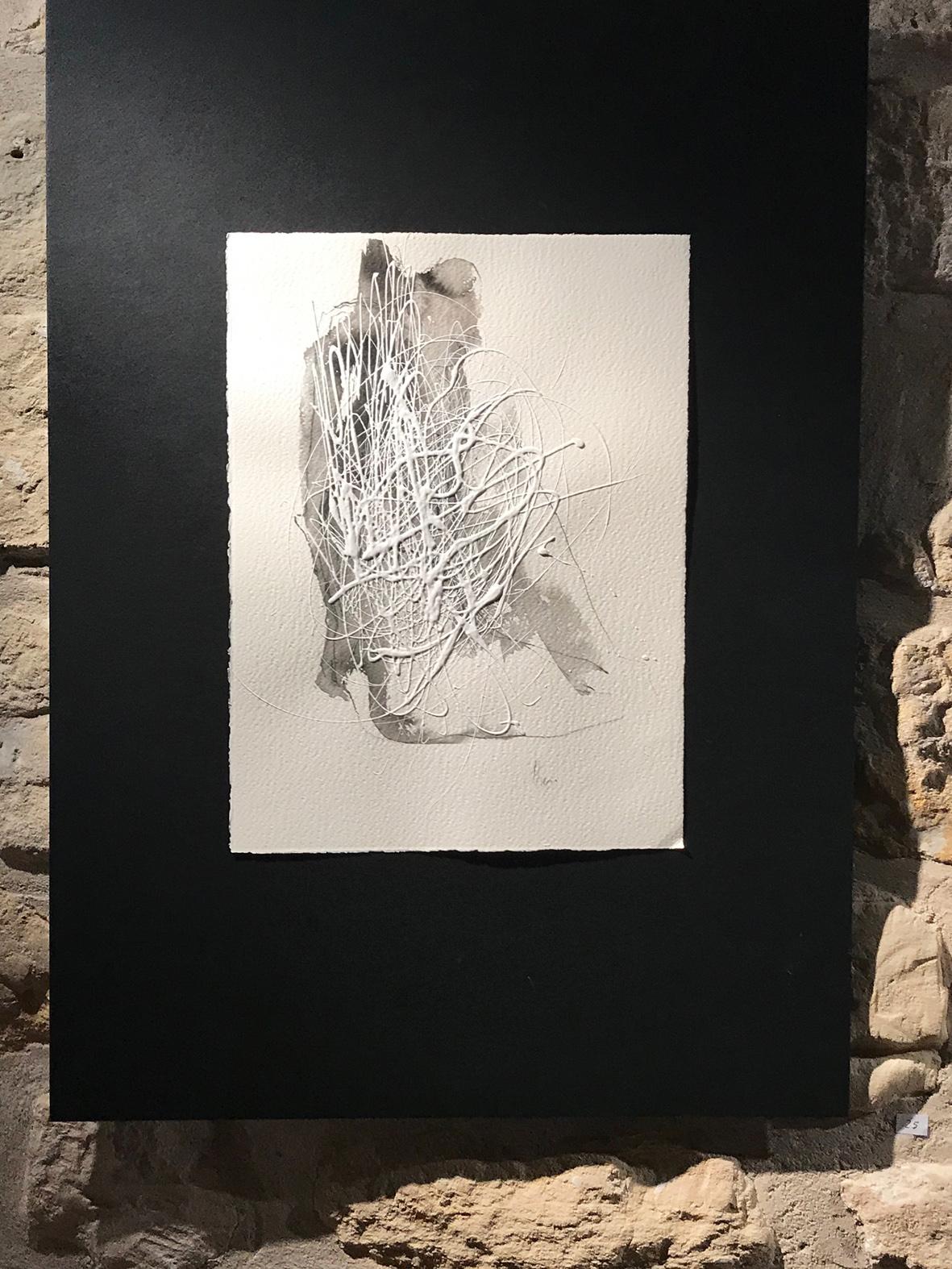 Art contemporain équatorien par Dona Vieru - Sans titre - Gris Abstract Drawing par Doïna Vieru