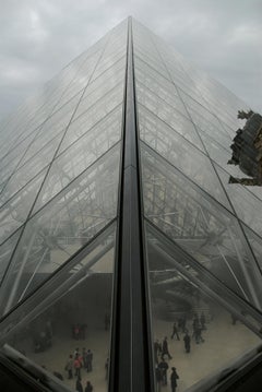 Photo américaine contemporaine de M.K. Yamaoka - I.M. Pyramide du Louvre Pei